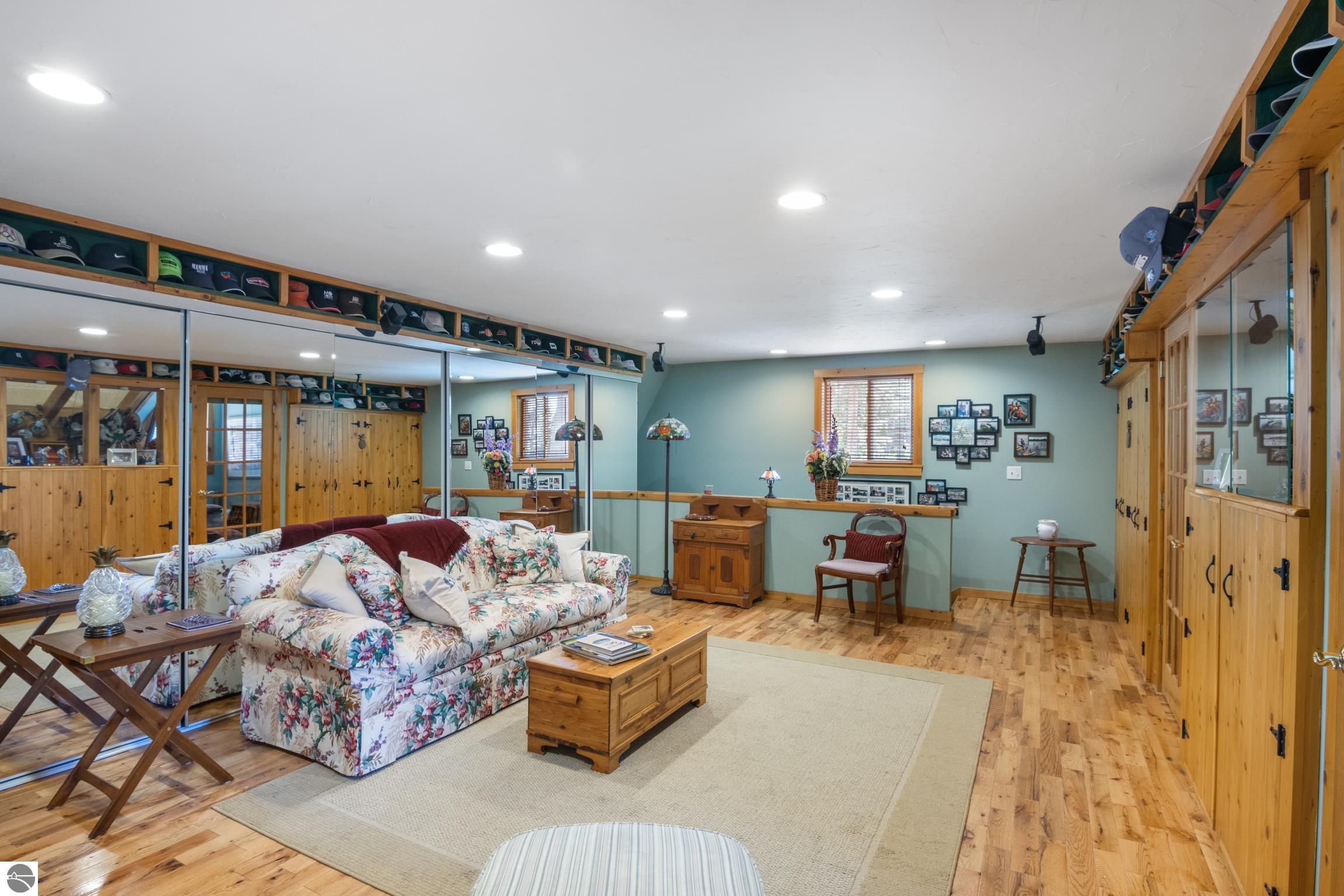 440 S East Bay Boulevard