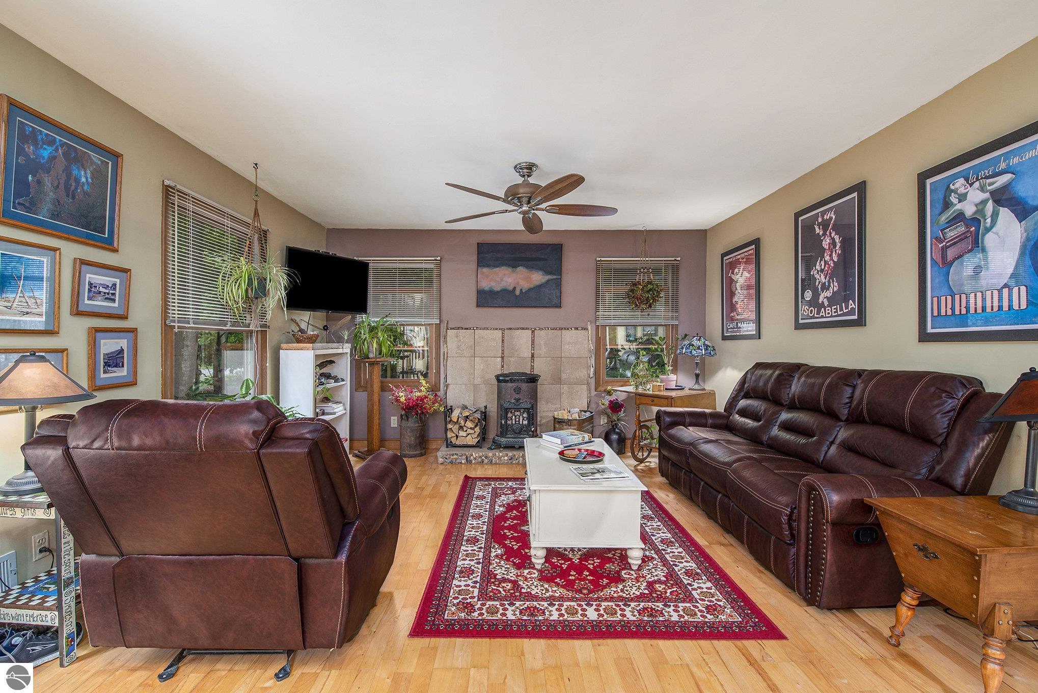 2541 E Cherry Lane