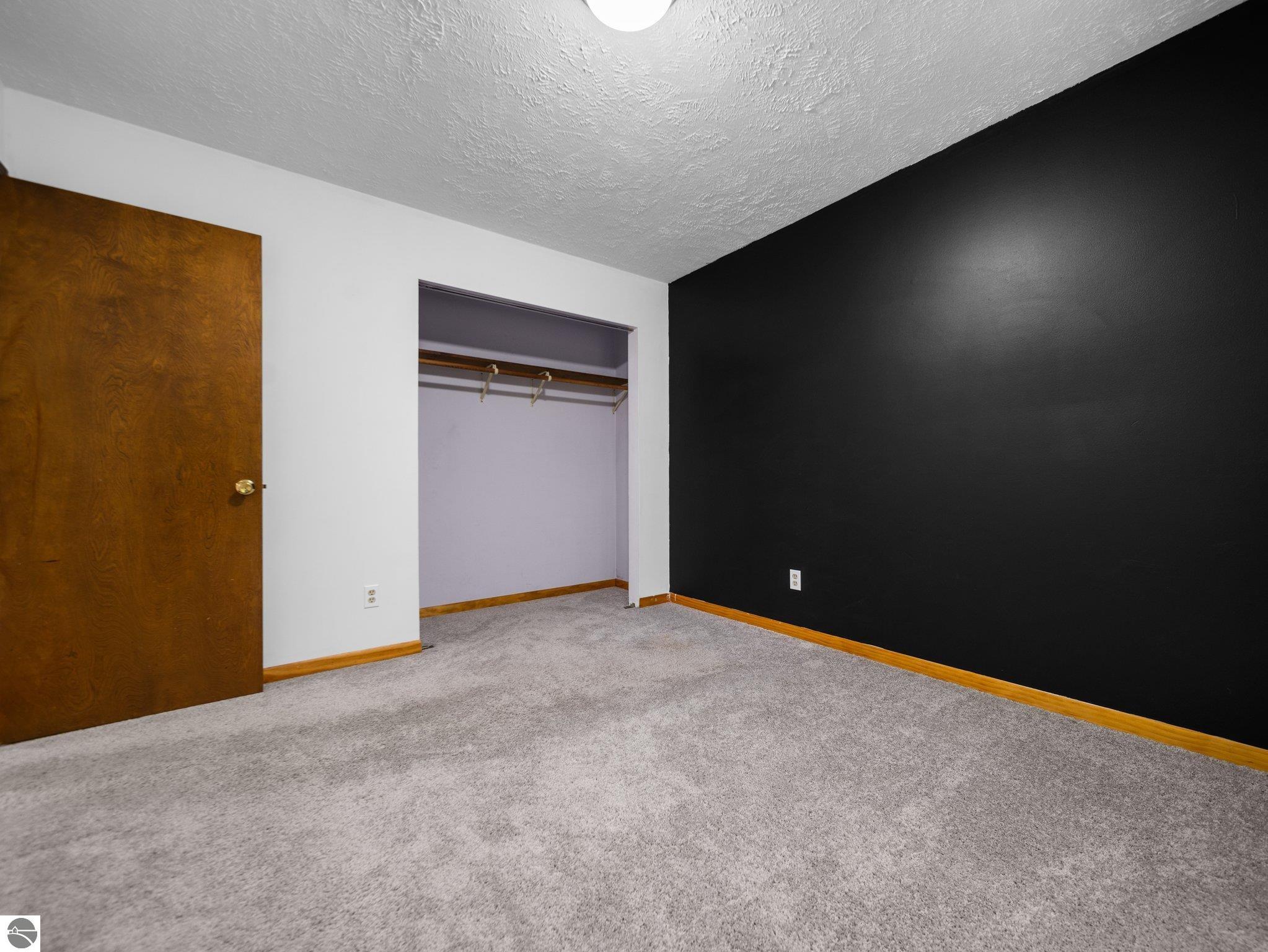 4956 W Red Oaks Drive
