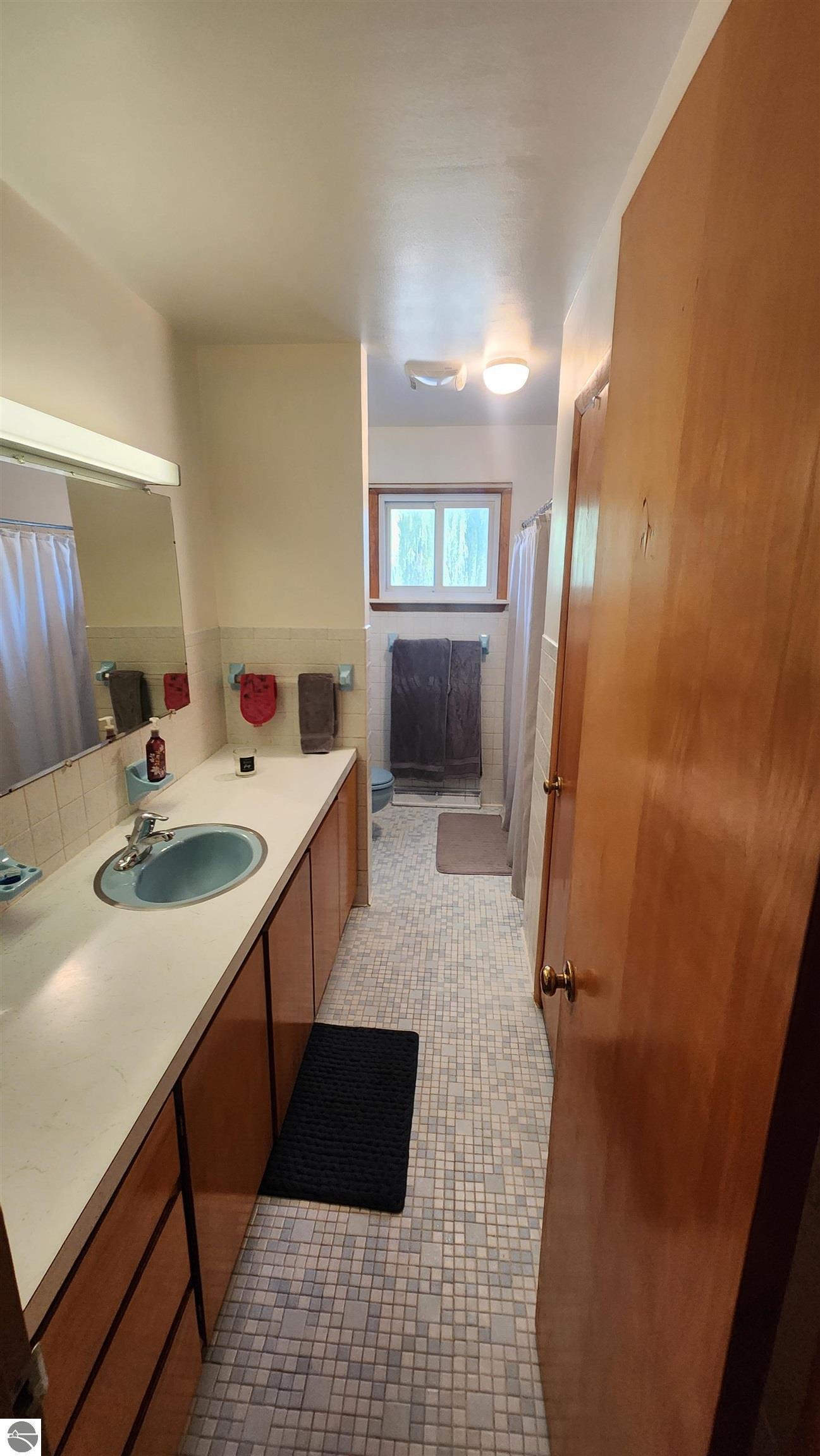 576 Holiday Drive