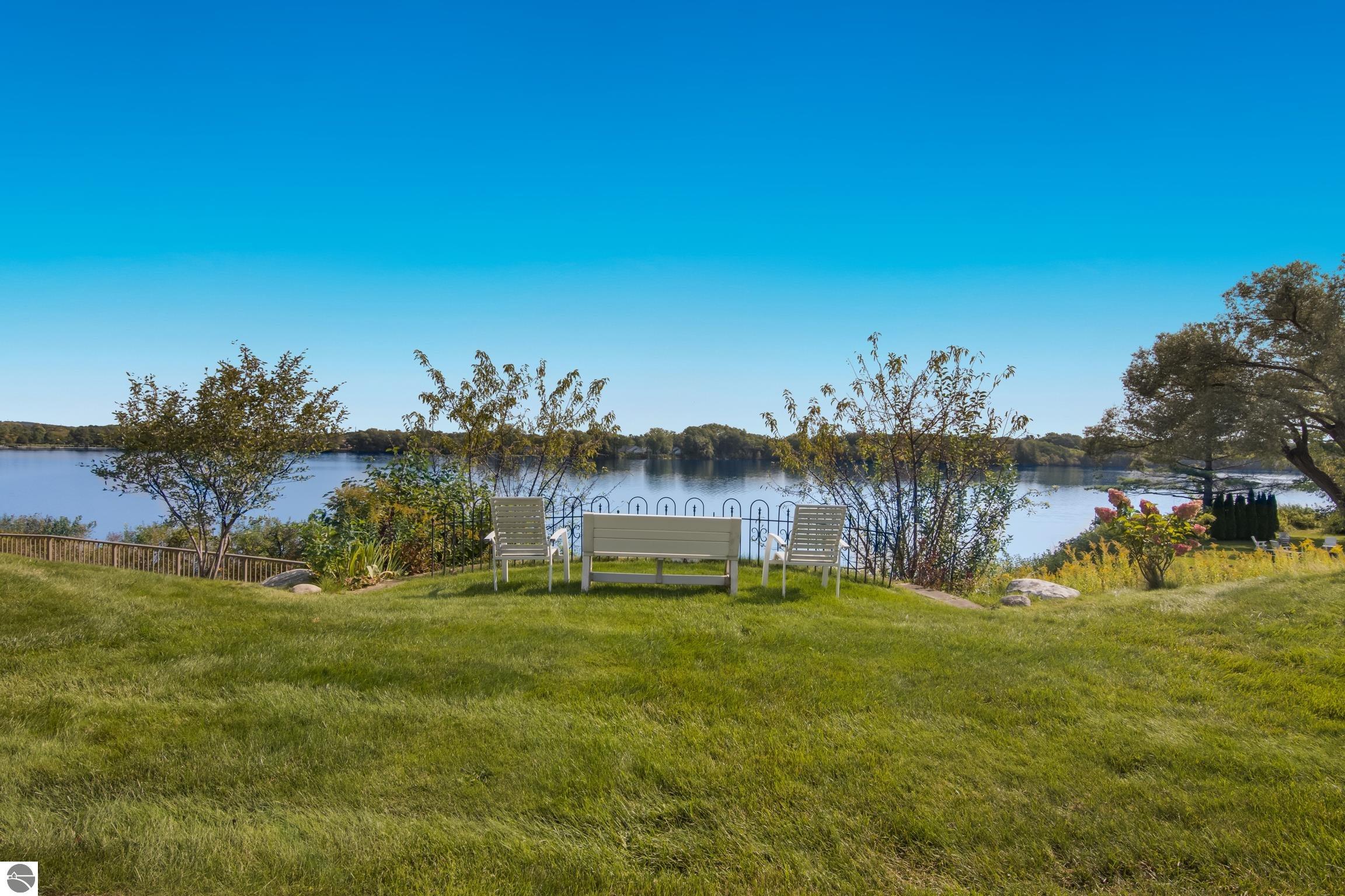 1122 Lake Ridge Drive # 103