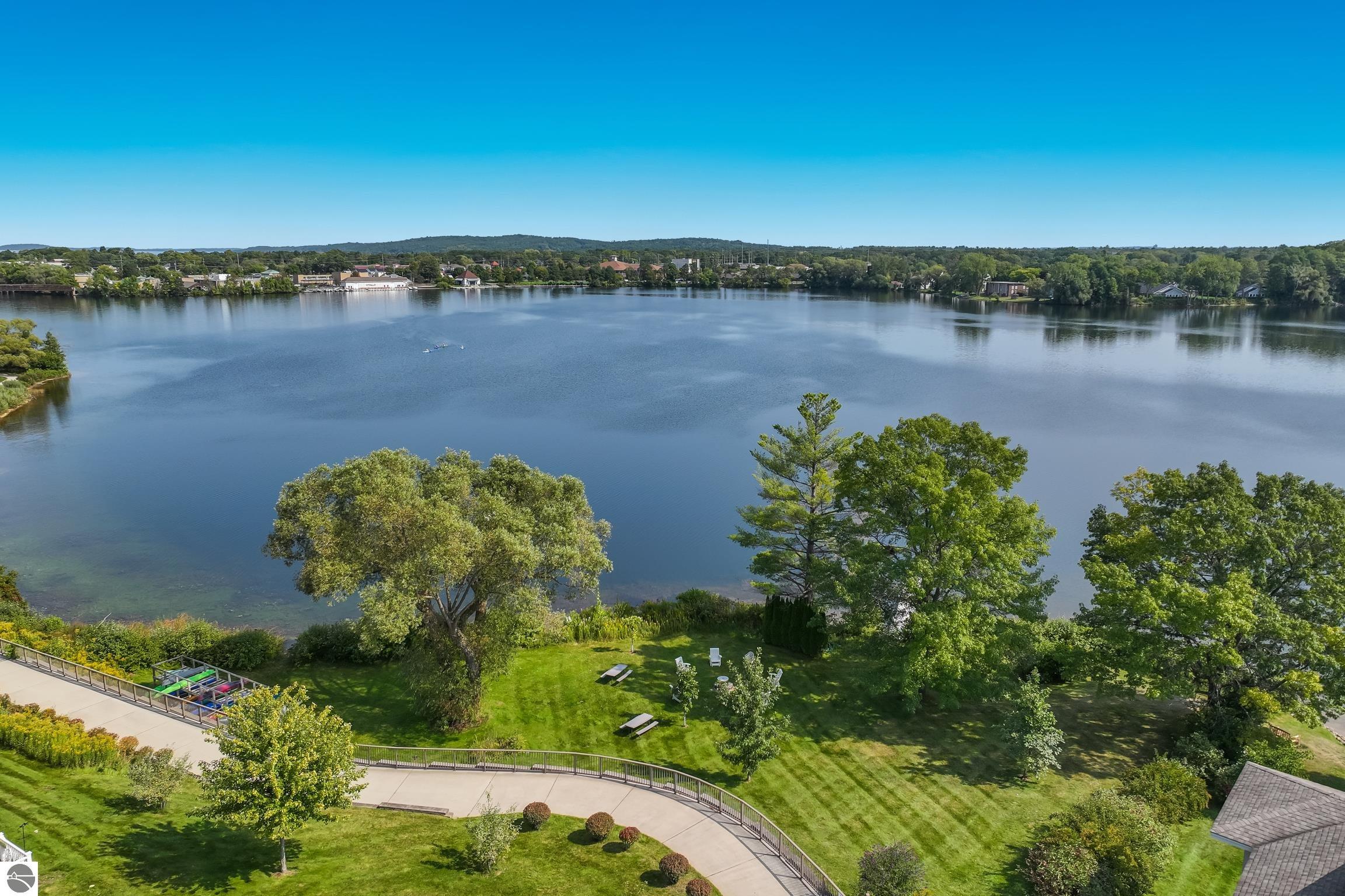 1122 Lake Ridge Drive # 103
