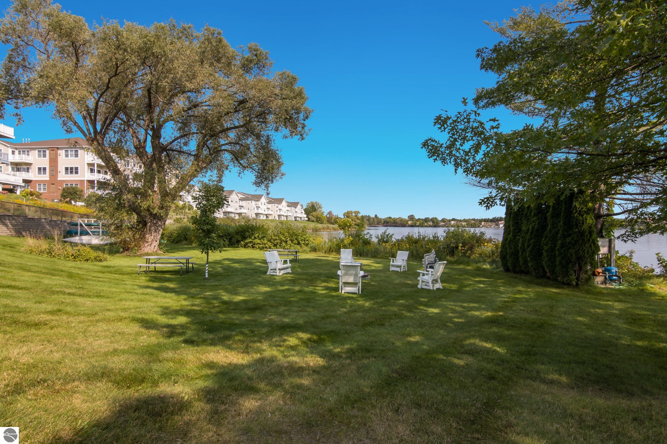 1122 Lake Ridge Drive # 103
