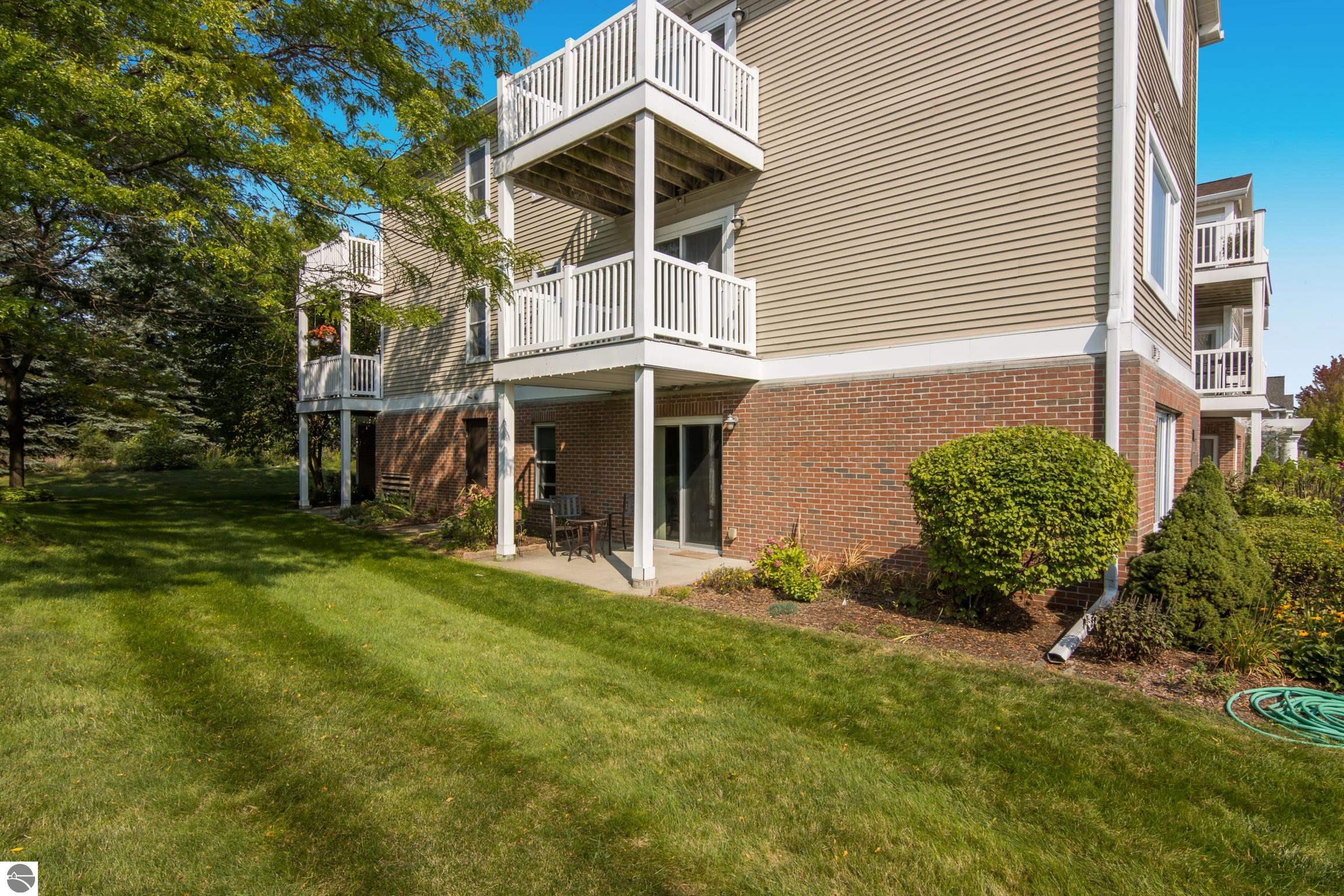 1122 Lake Ridge Drive # 103