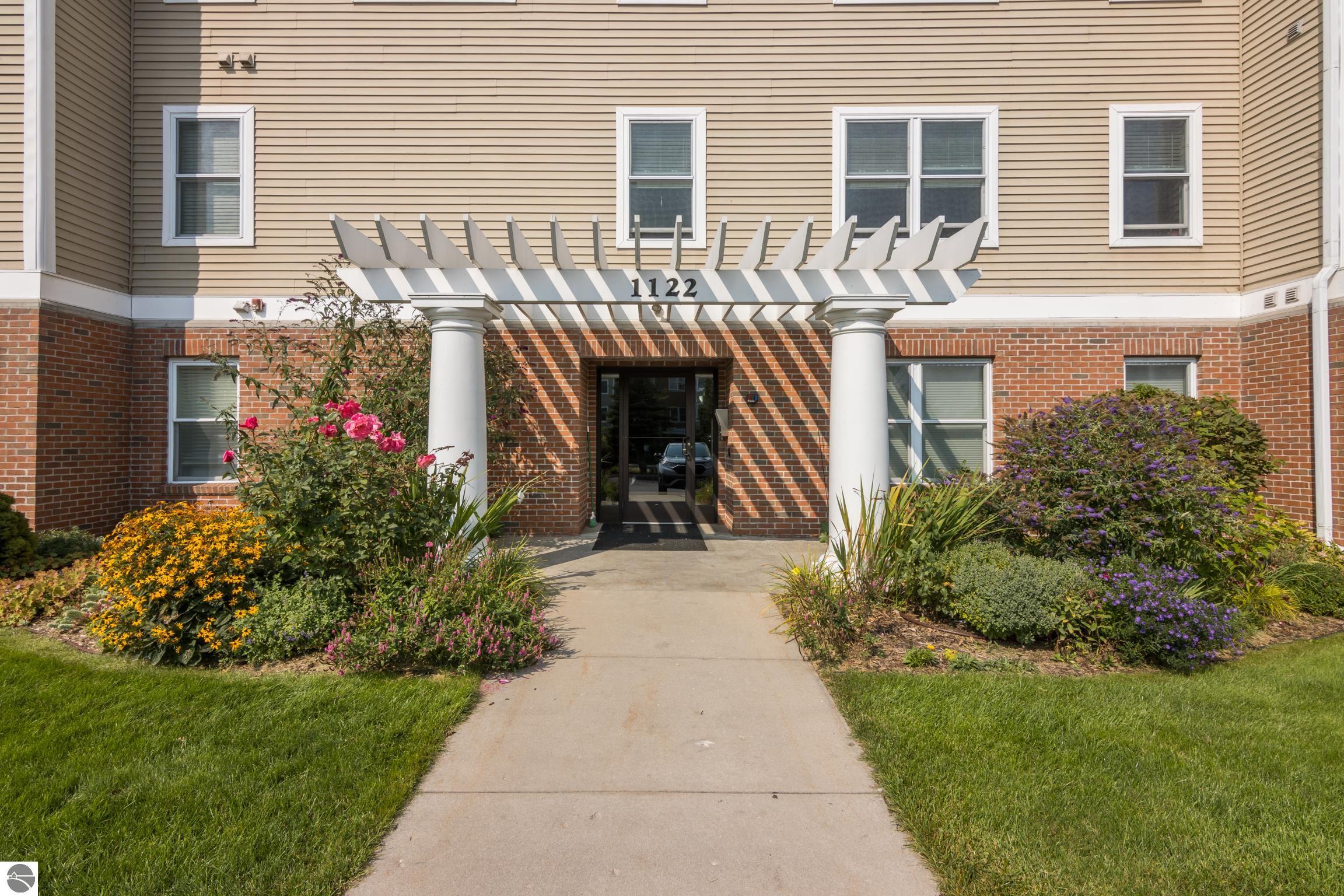 1122 Lake Ridge Drive # 103