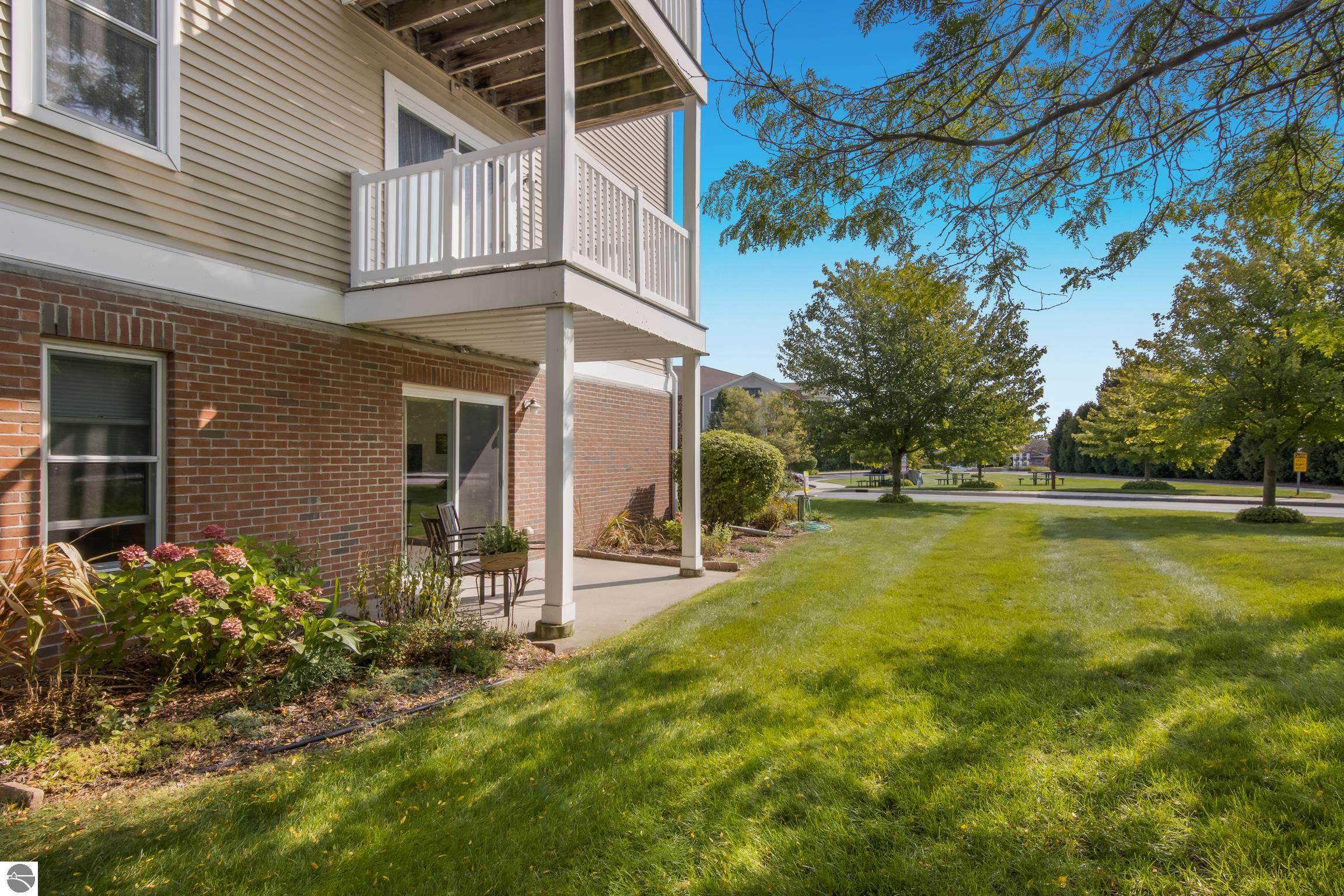 1122 Lake Ridge Drive # 103