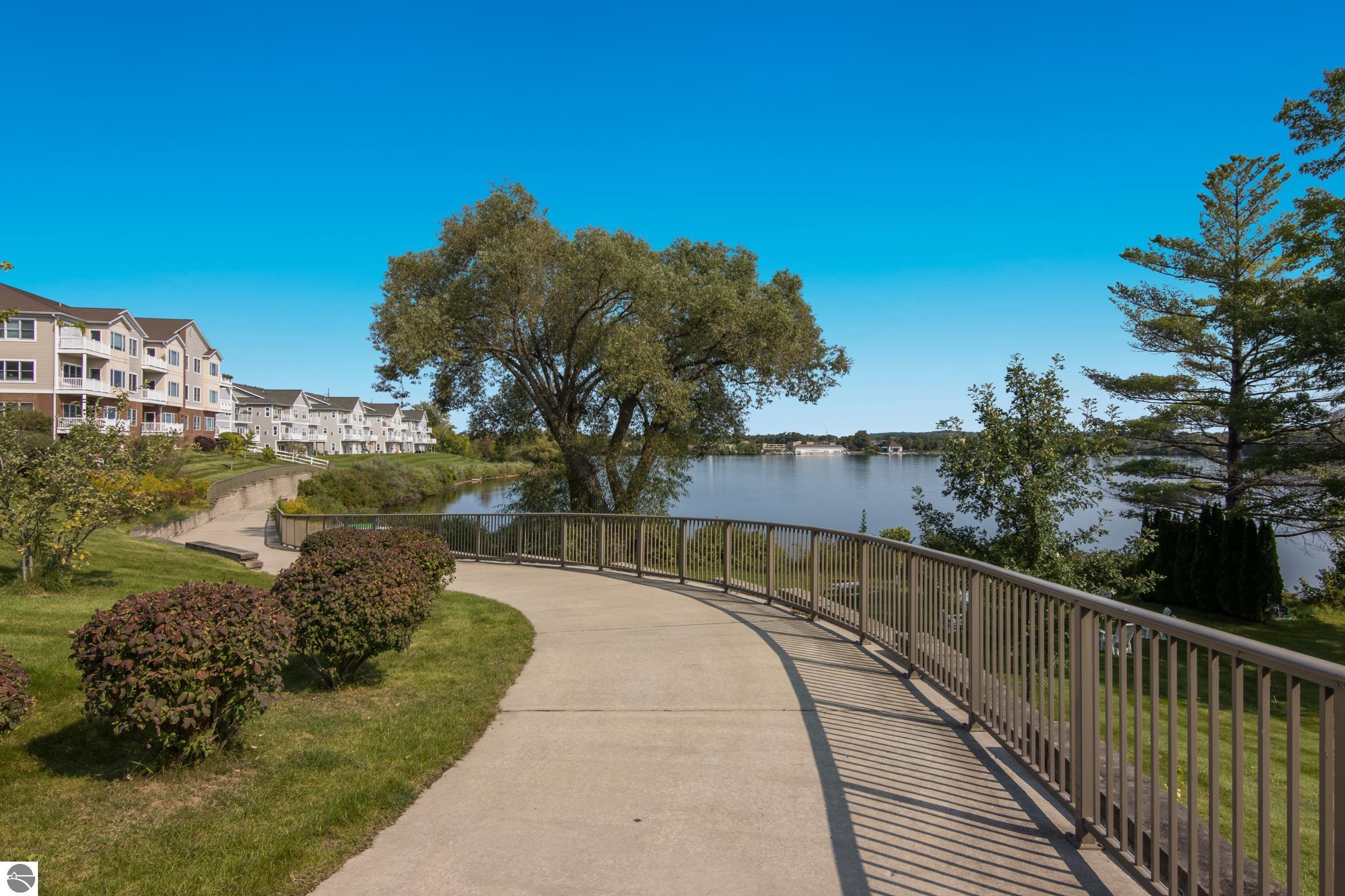 1122 Lake Ridge Drive # 103