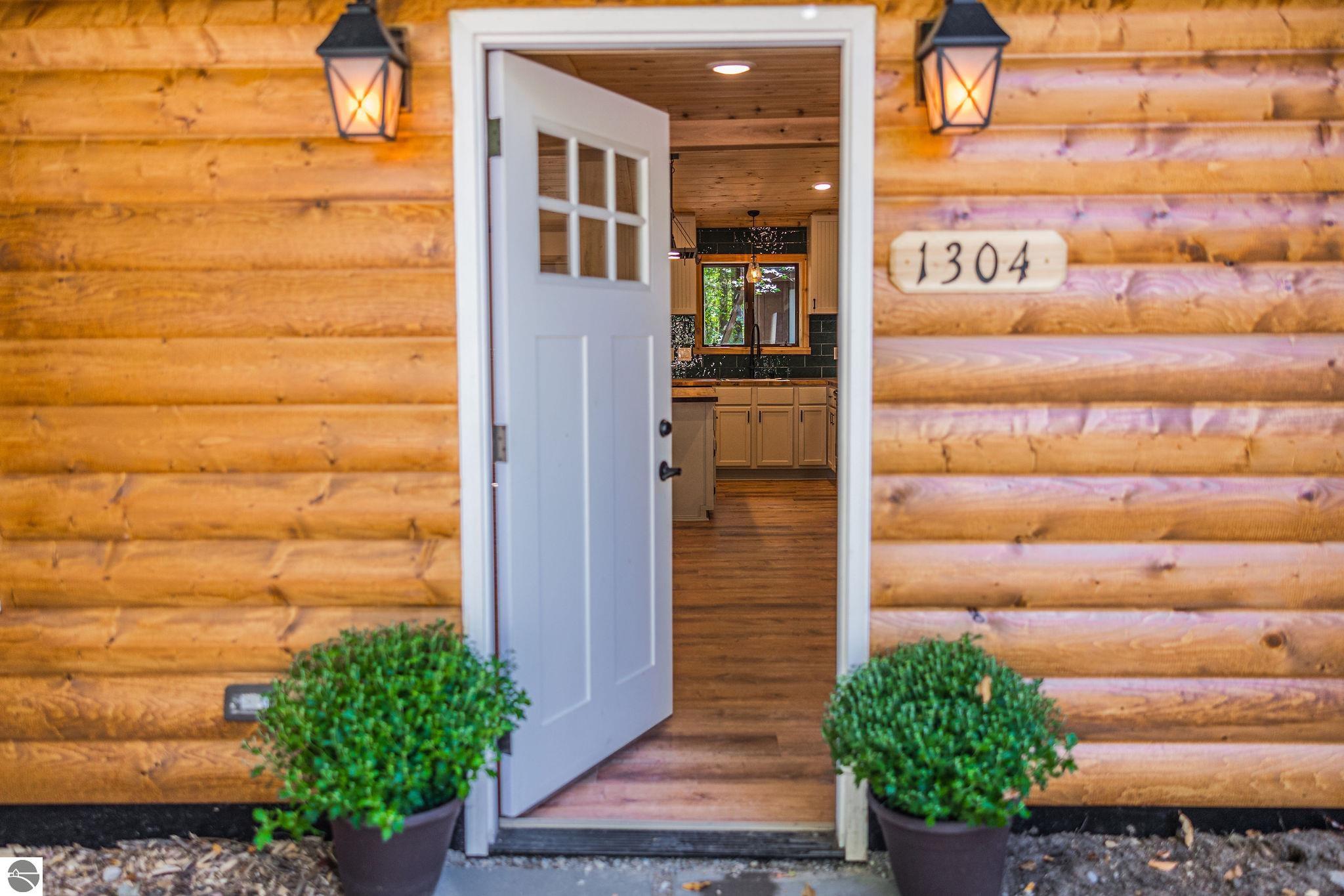 1304 NE Poplar Drive
