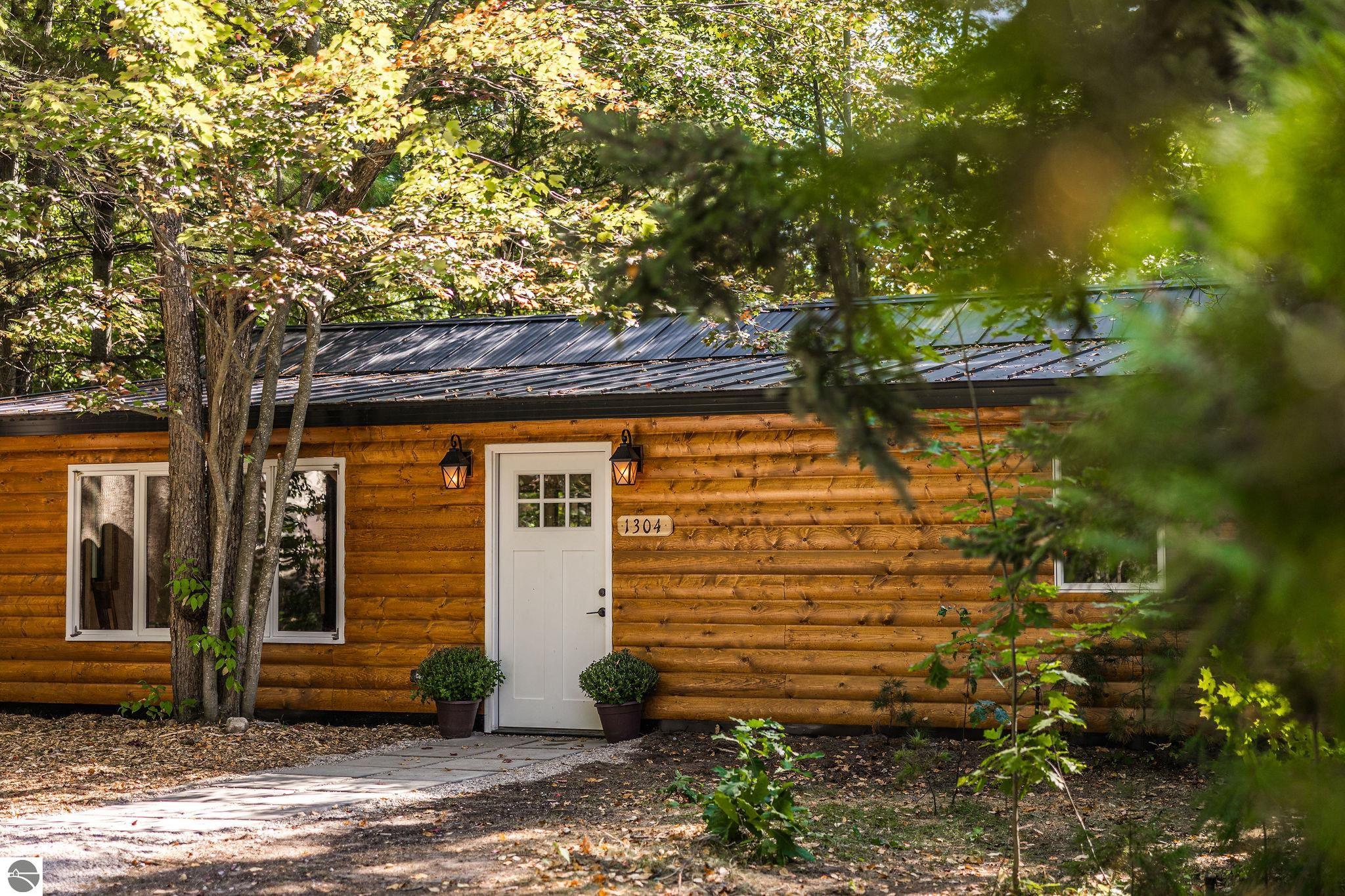 1304 NE Poplar Drive