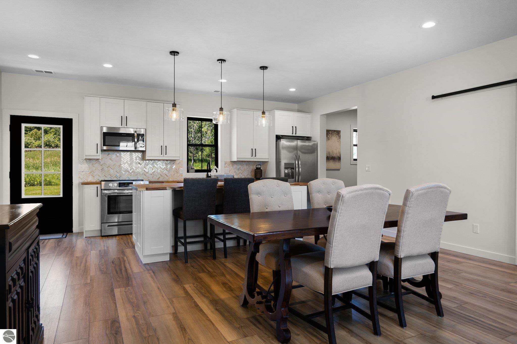 5104 S Shore View Circle