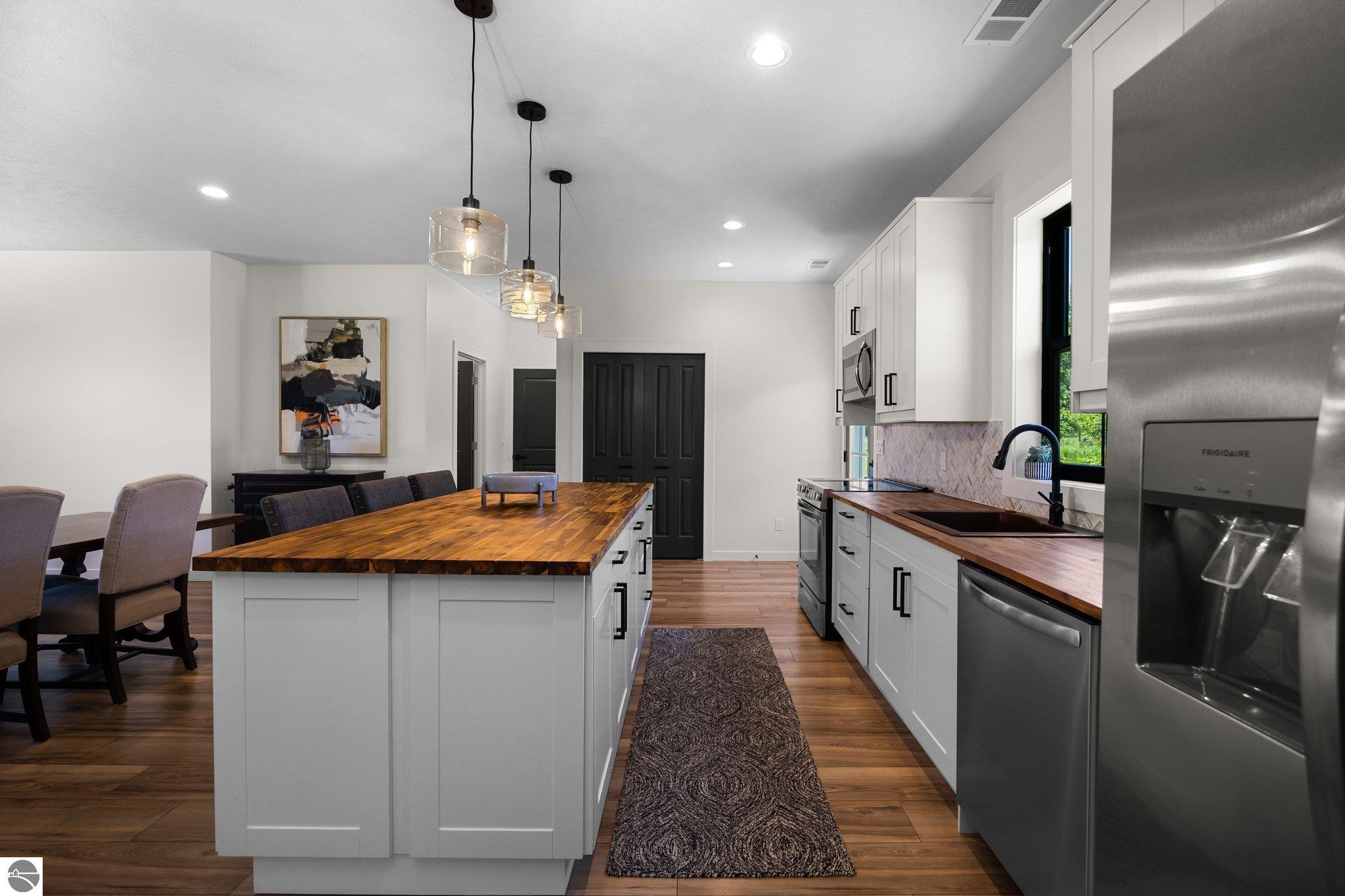 5104 S Shore View Circle