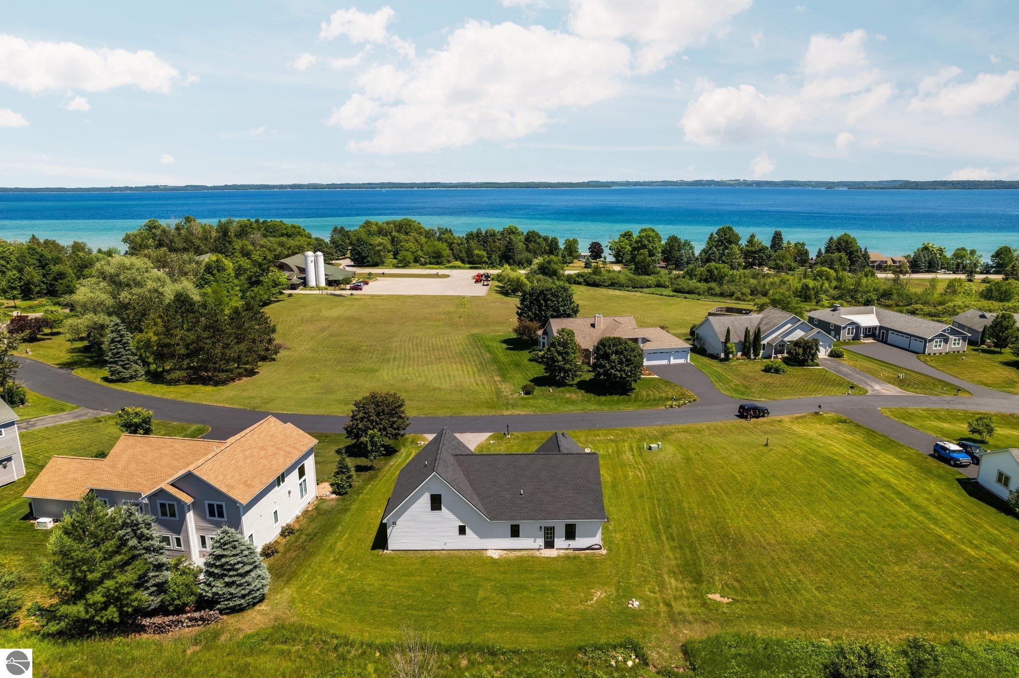 5104 S Shore View Circle