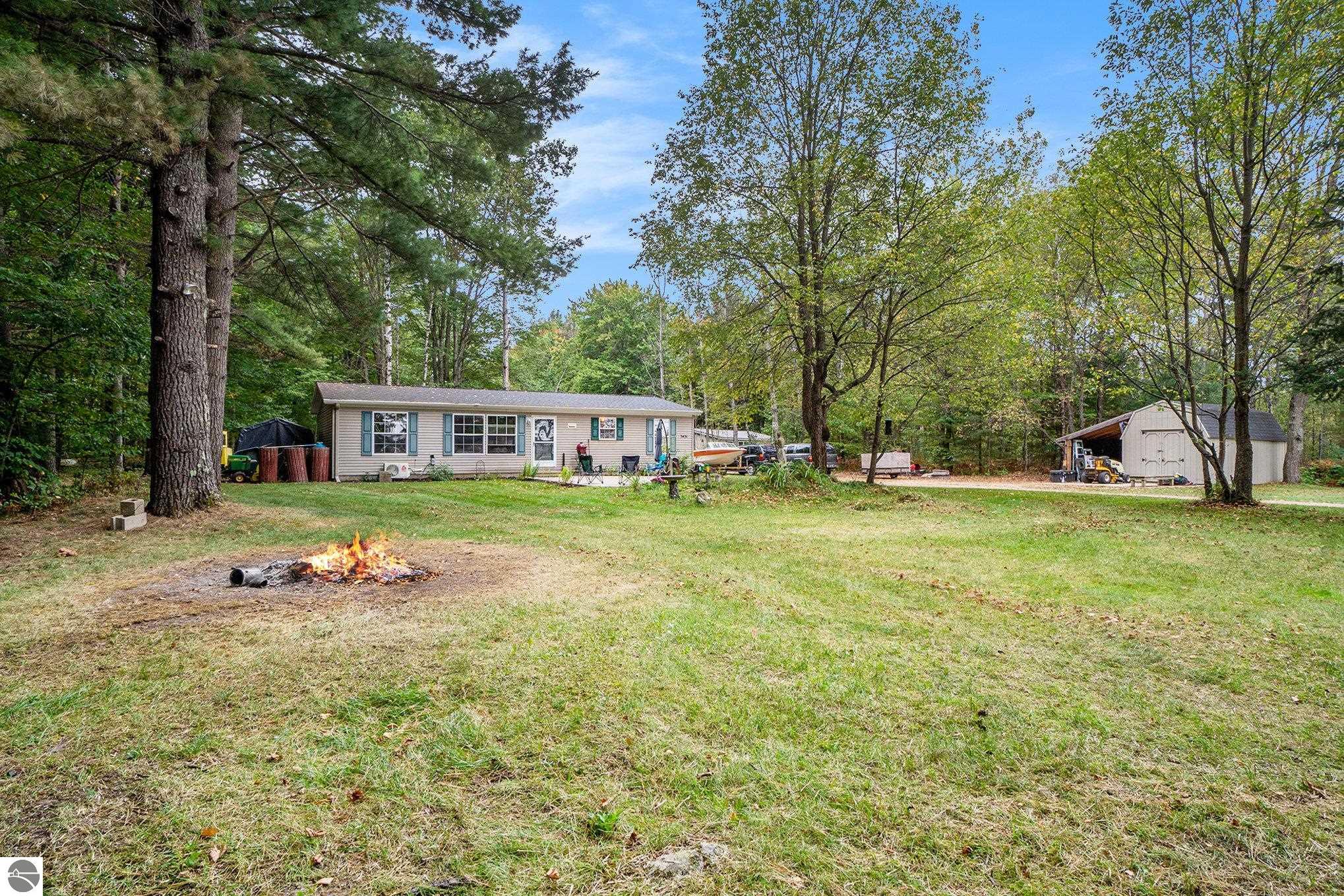 3431 Tree Lane