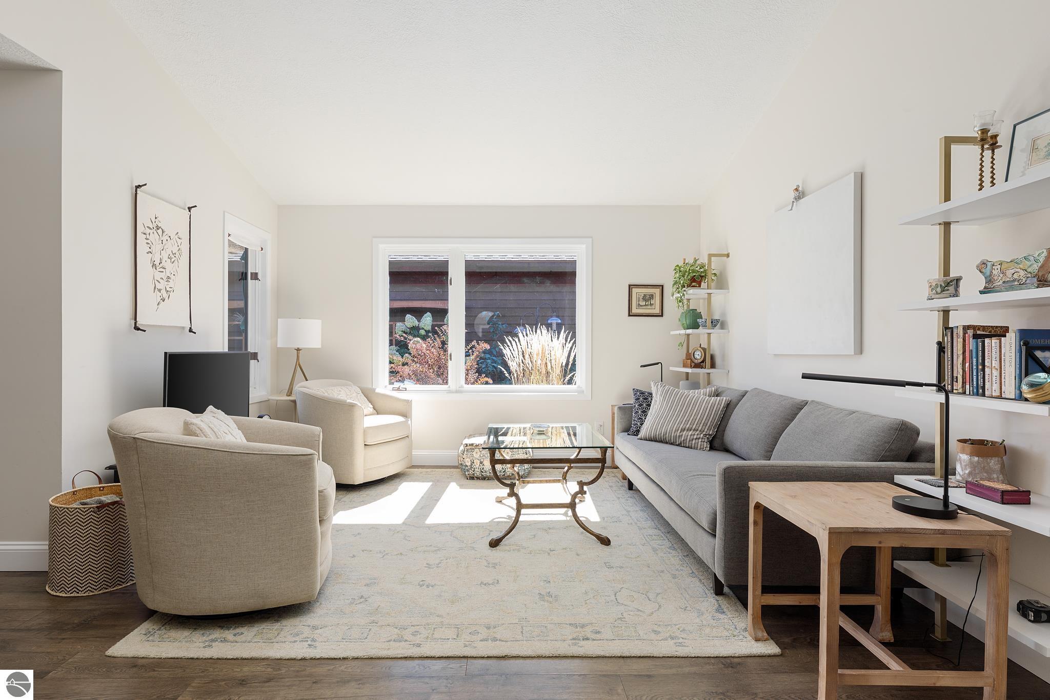 2185 Hammond Place Center