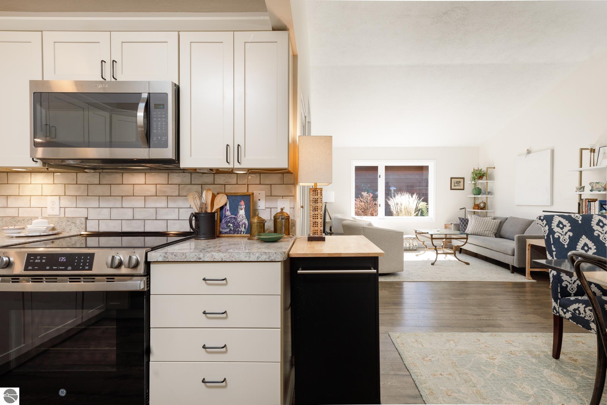 2185 Hammond Place Center