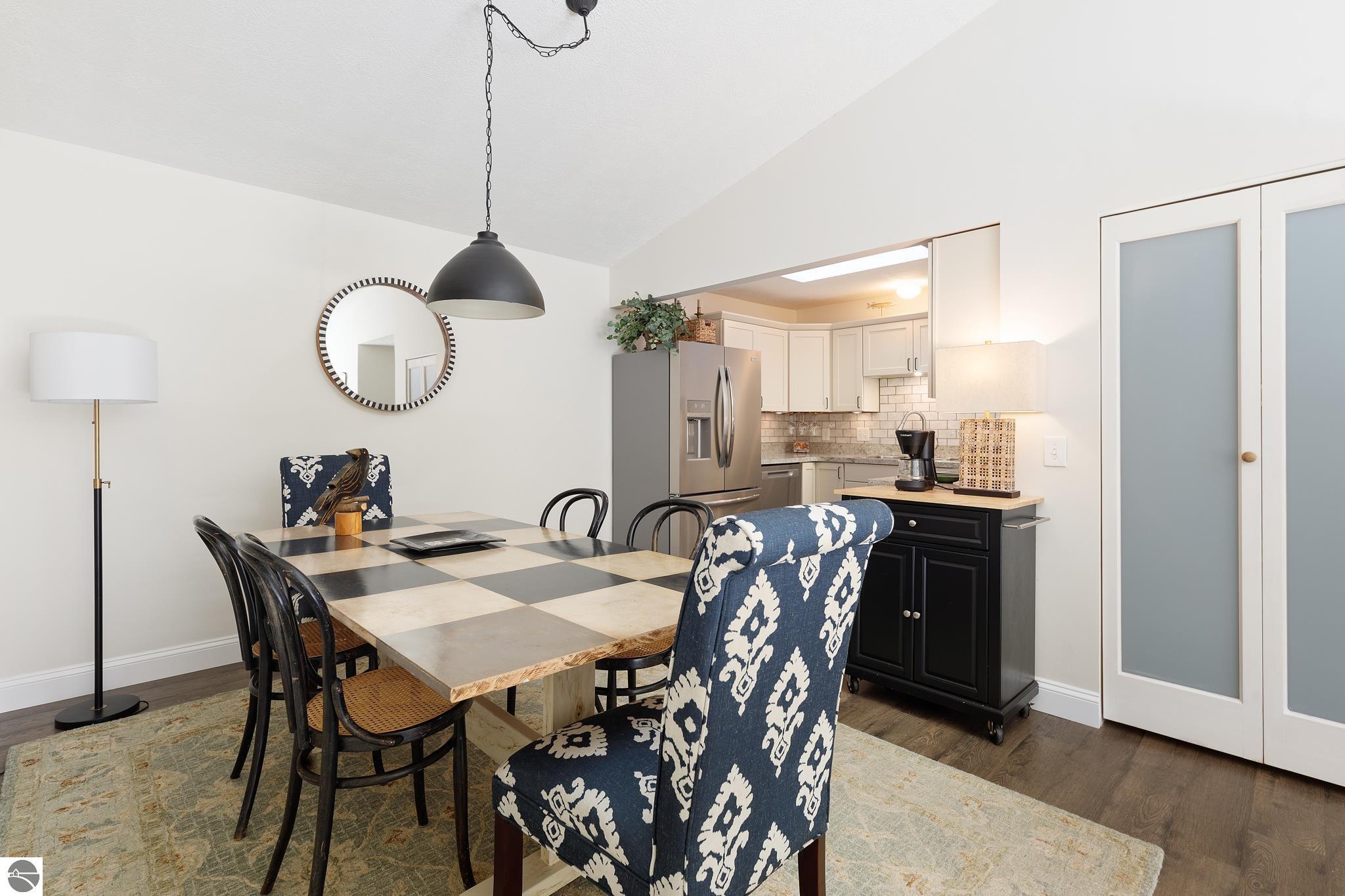 2185 Hammond Place Center