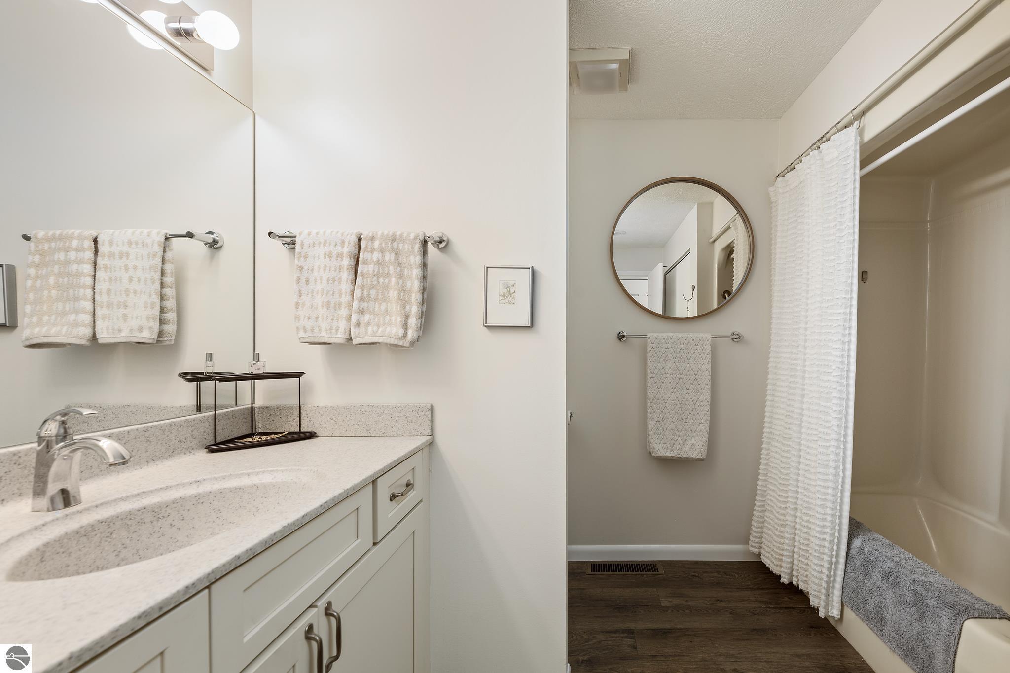 2185 Hammond Place Center