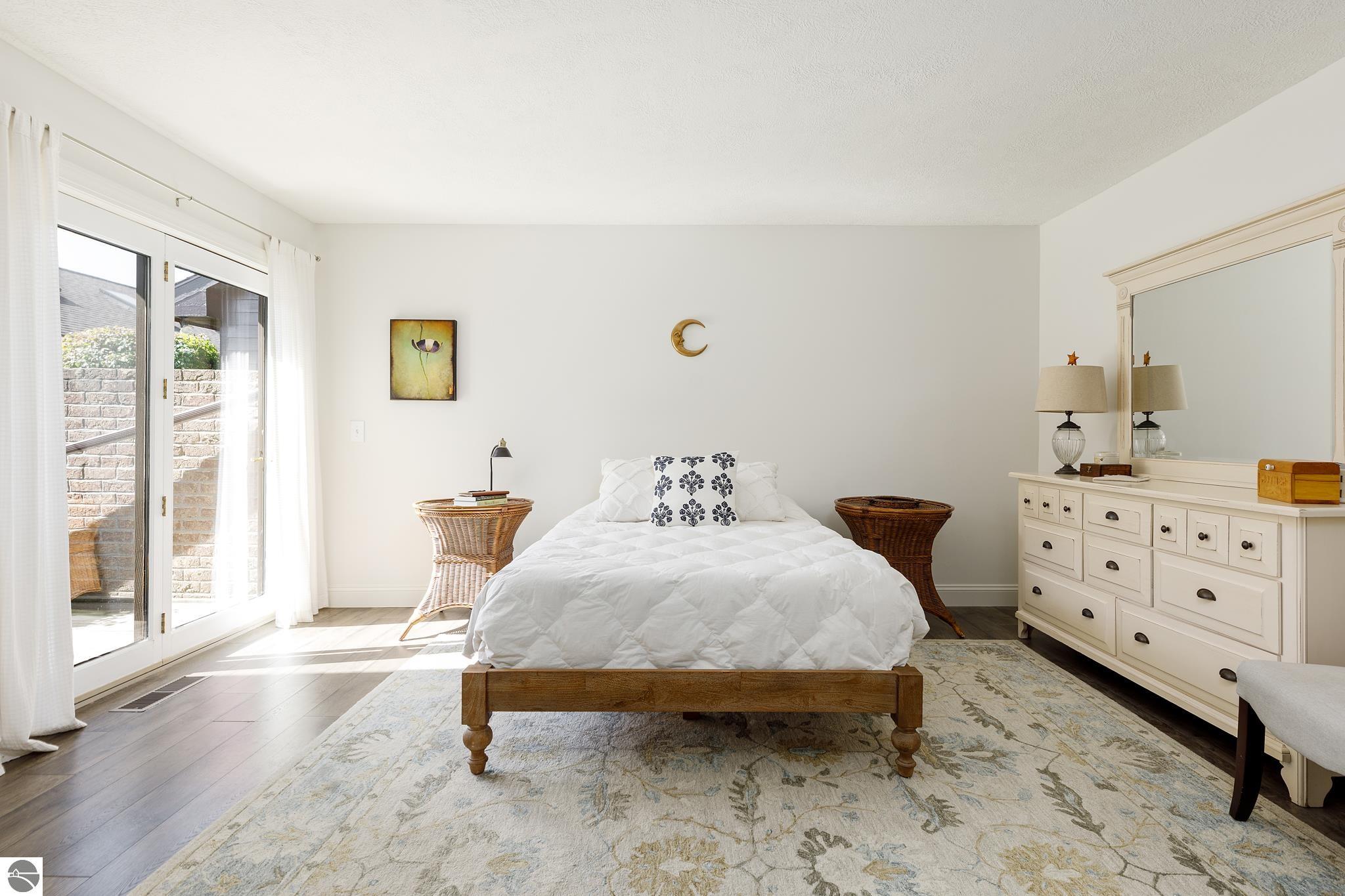 2185 Hammond Place Center