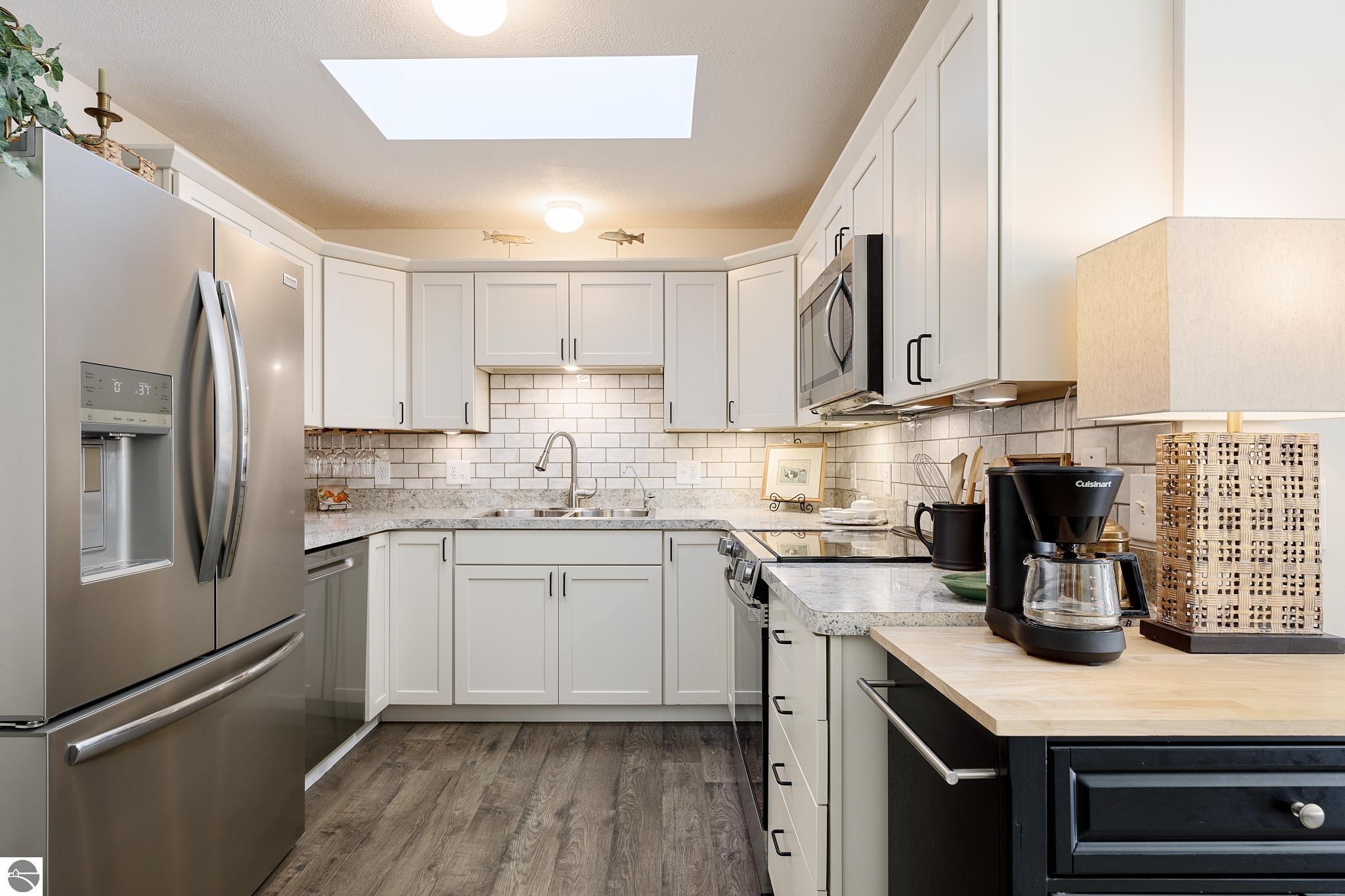 2185 Hammond Place Center