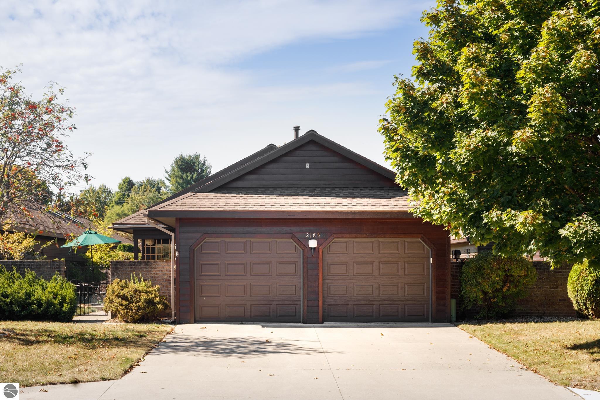 2185 Hammond Place Center