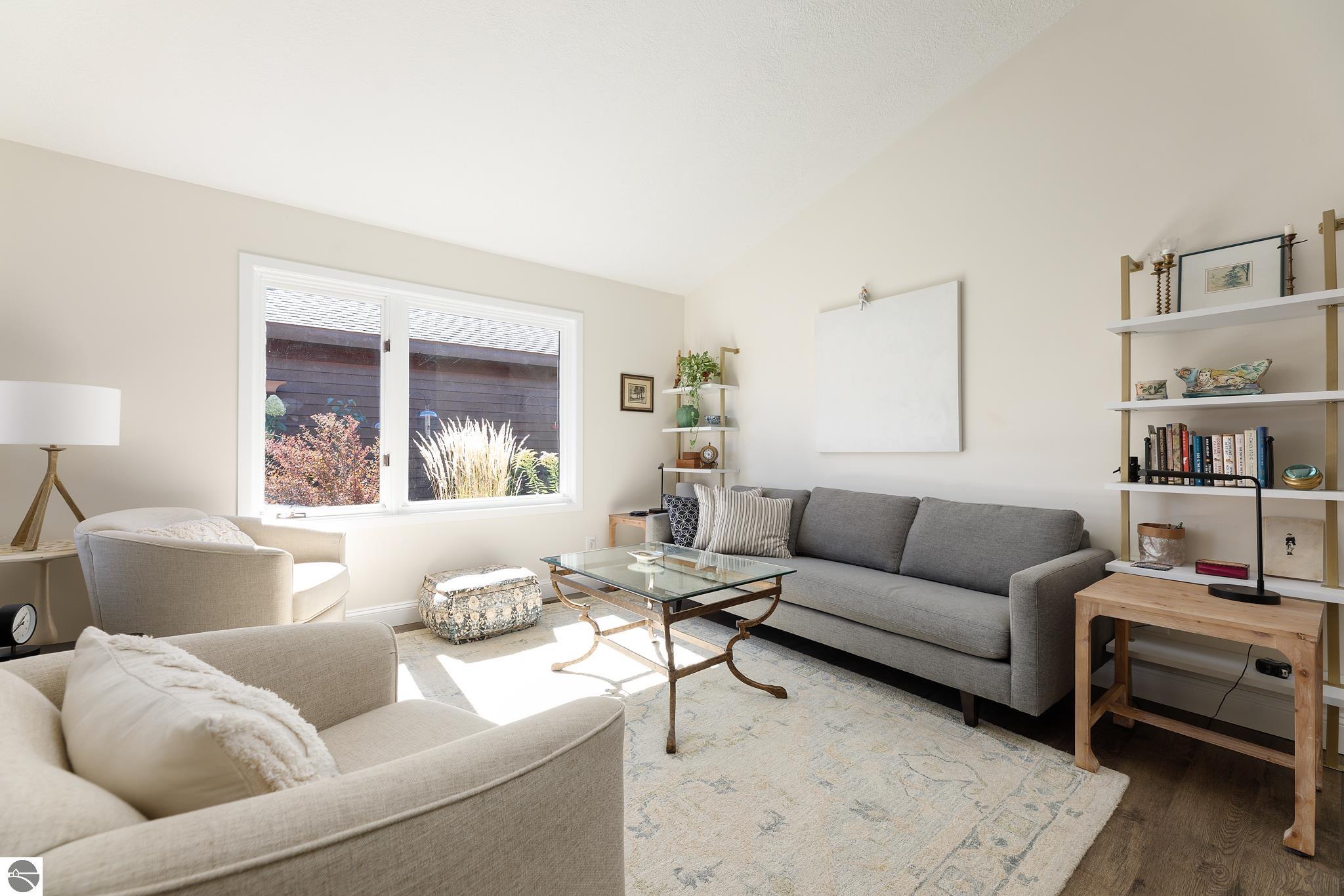 2185 Hammond Place Center