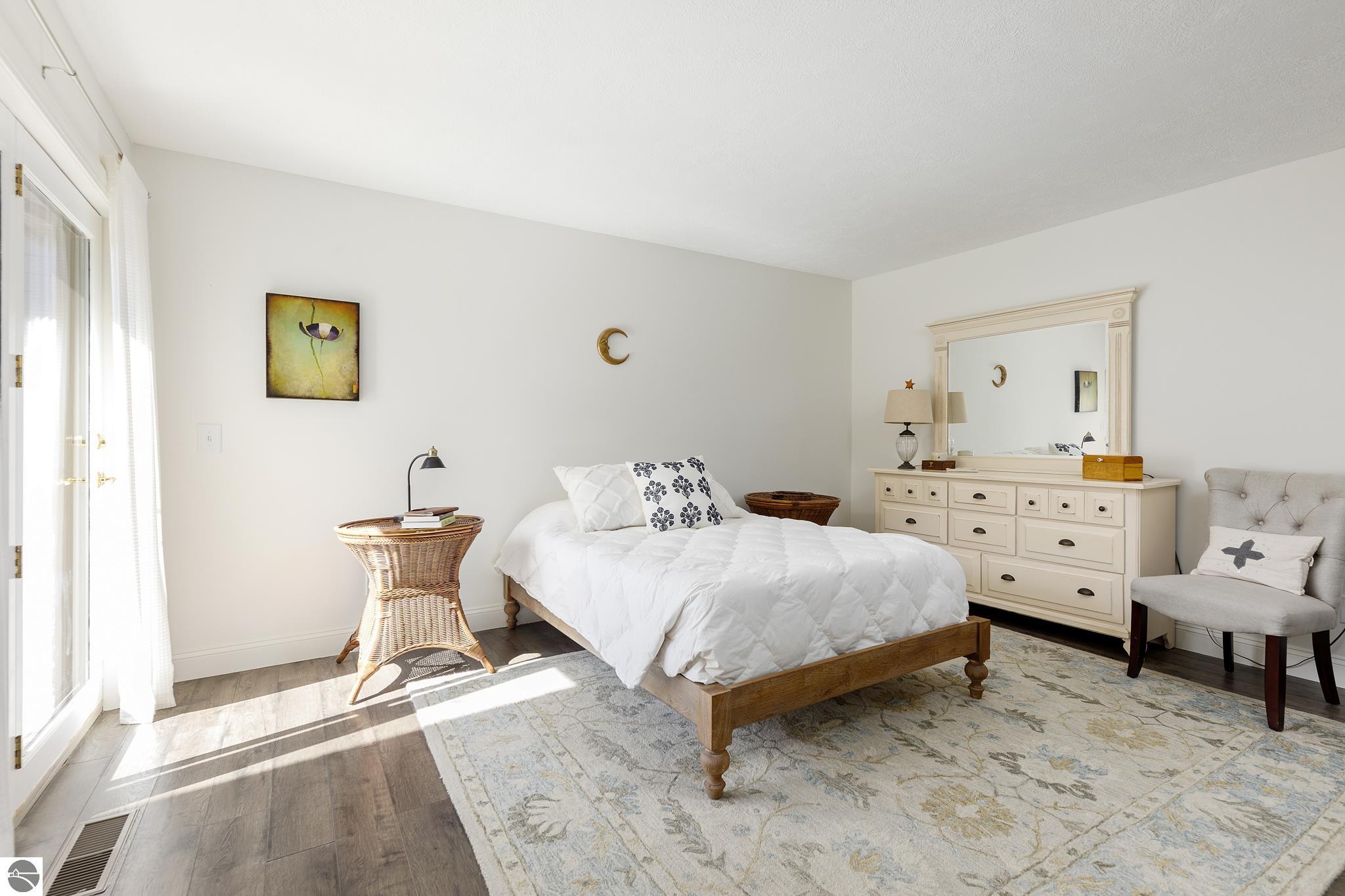 2185 Hammond Place Center
