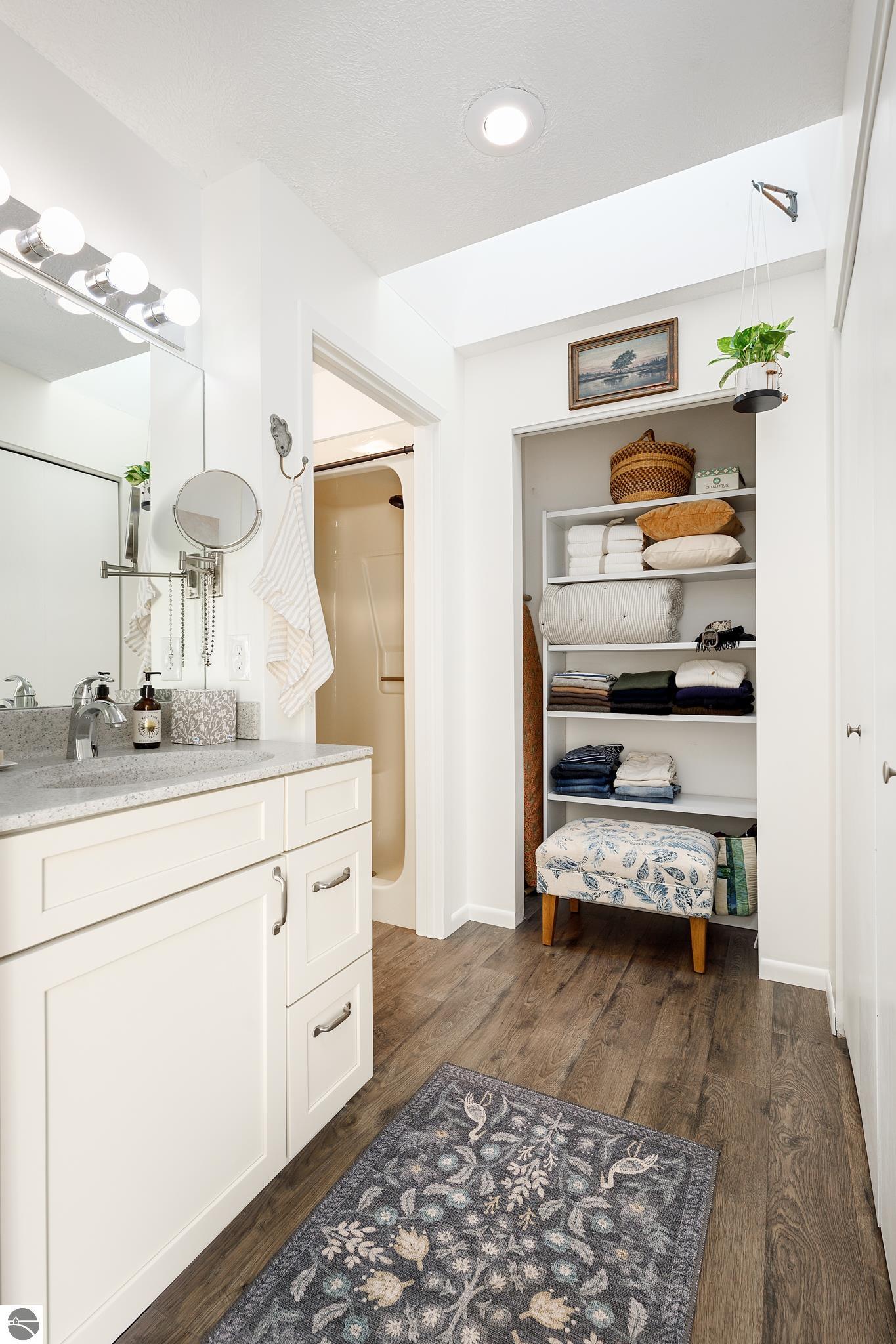 2185 Hammond Place Center