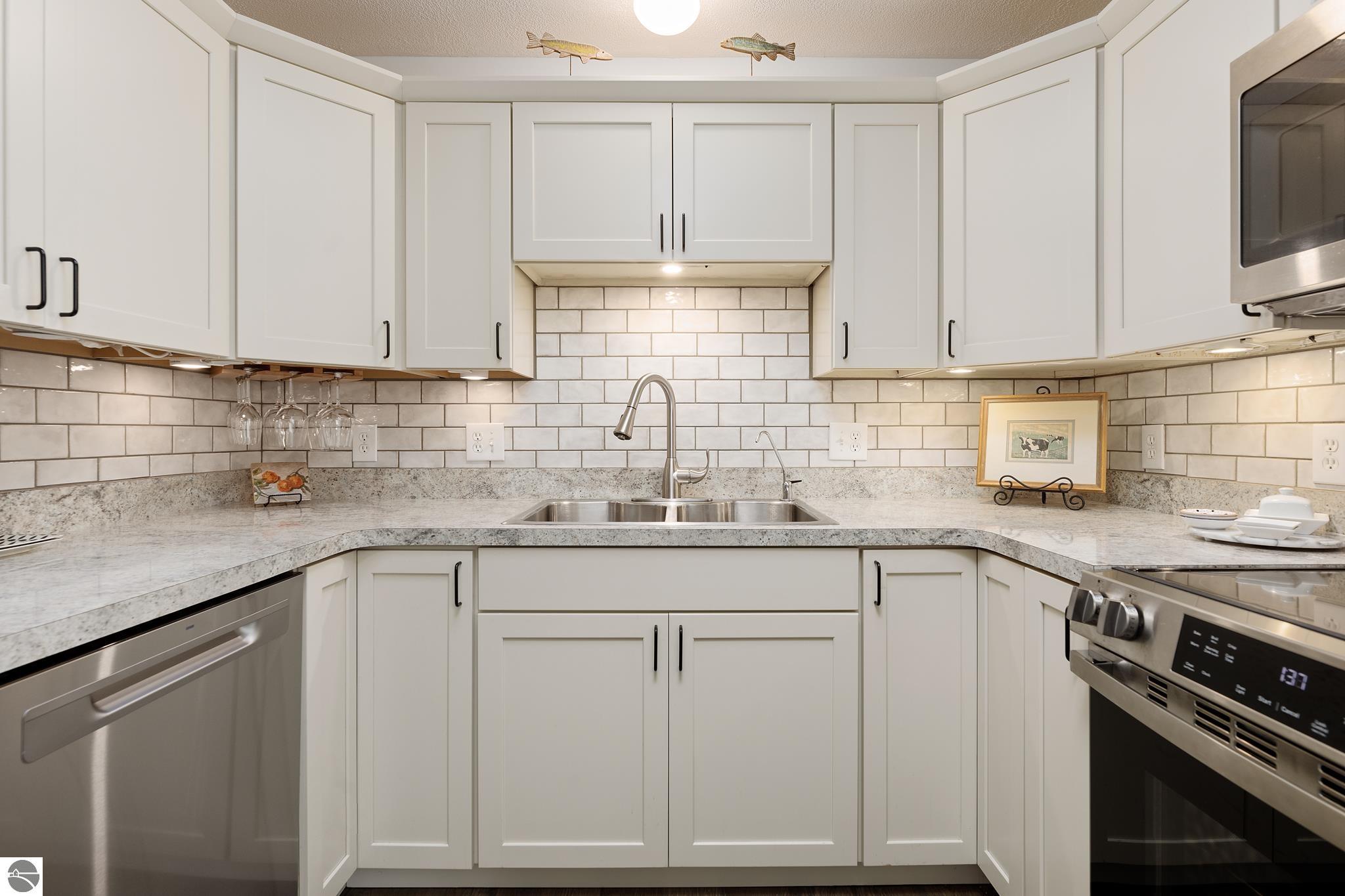 2185 Hammond Place Center
