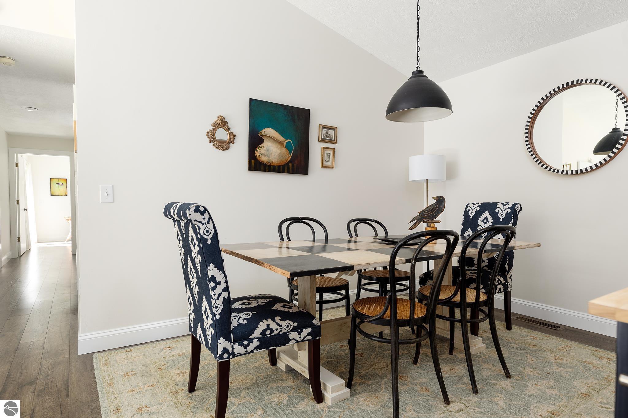 2185 Hammond Place Center