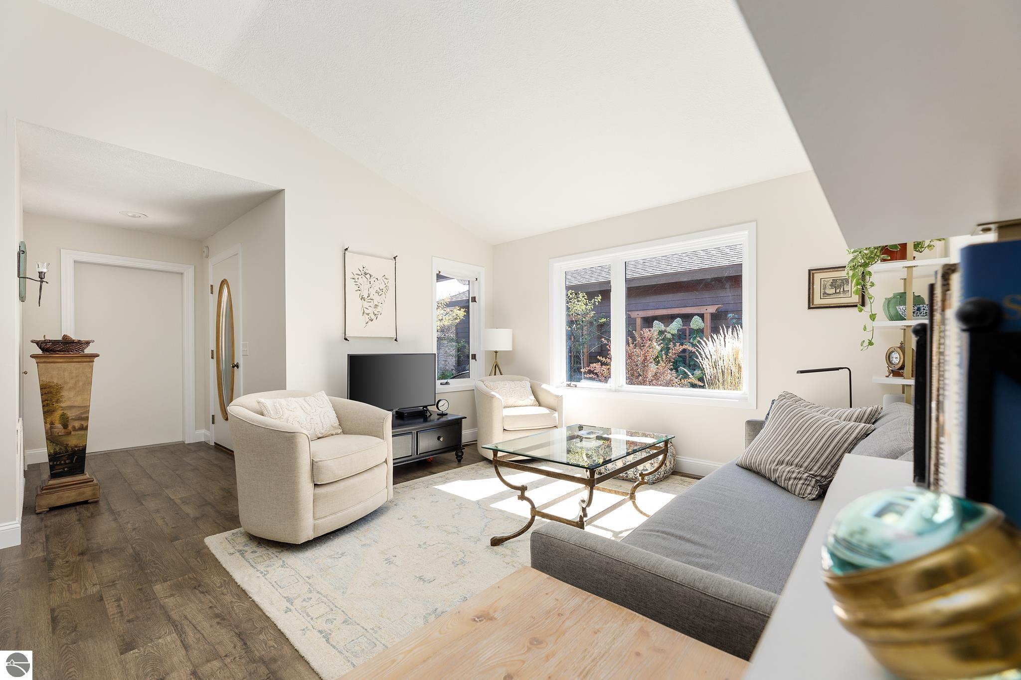 2185 Hammond Place Center