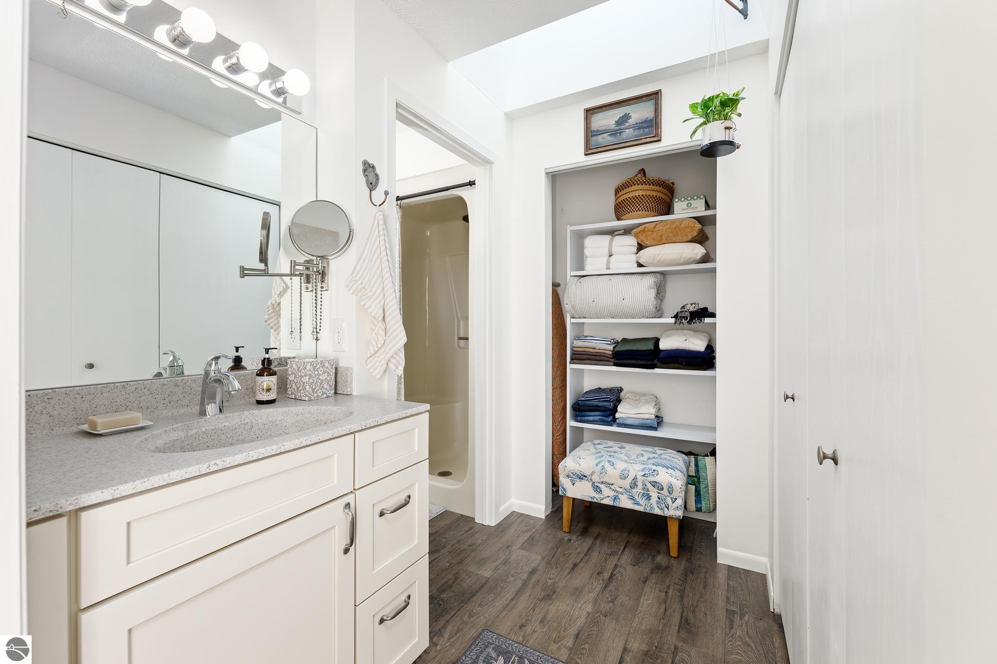 2185 Hammond Place Center