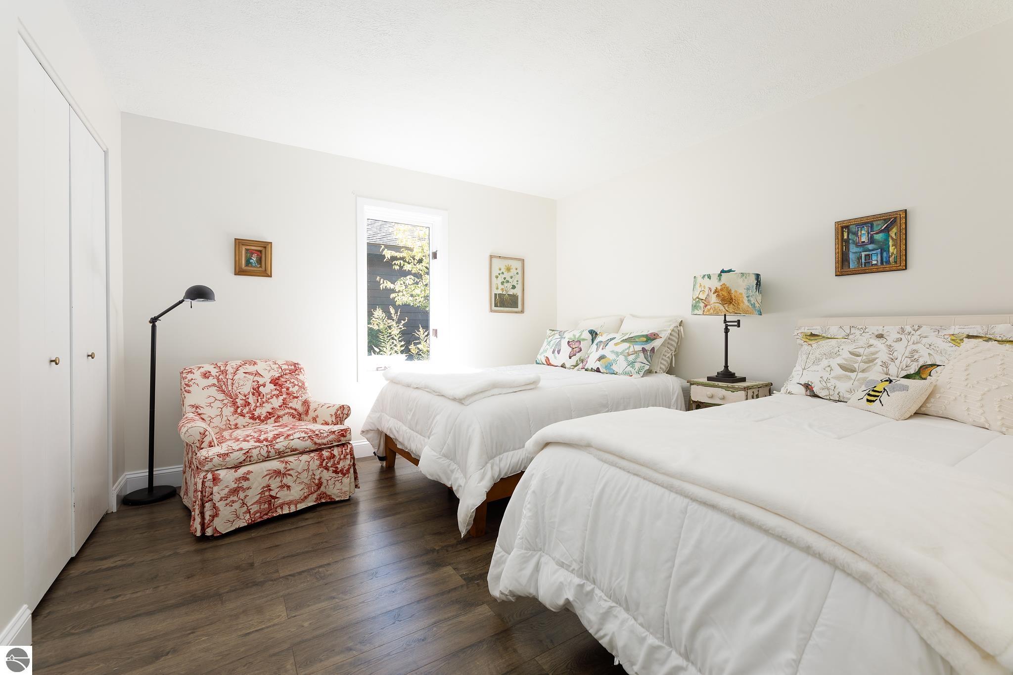 2185 Hammond Place Center