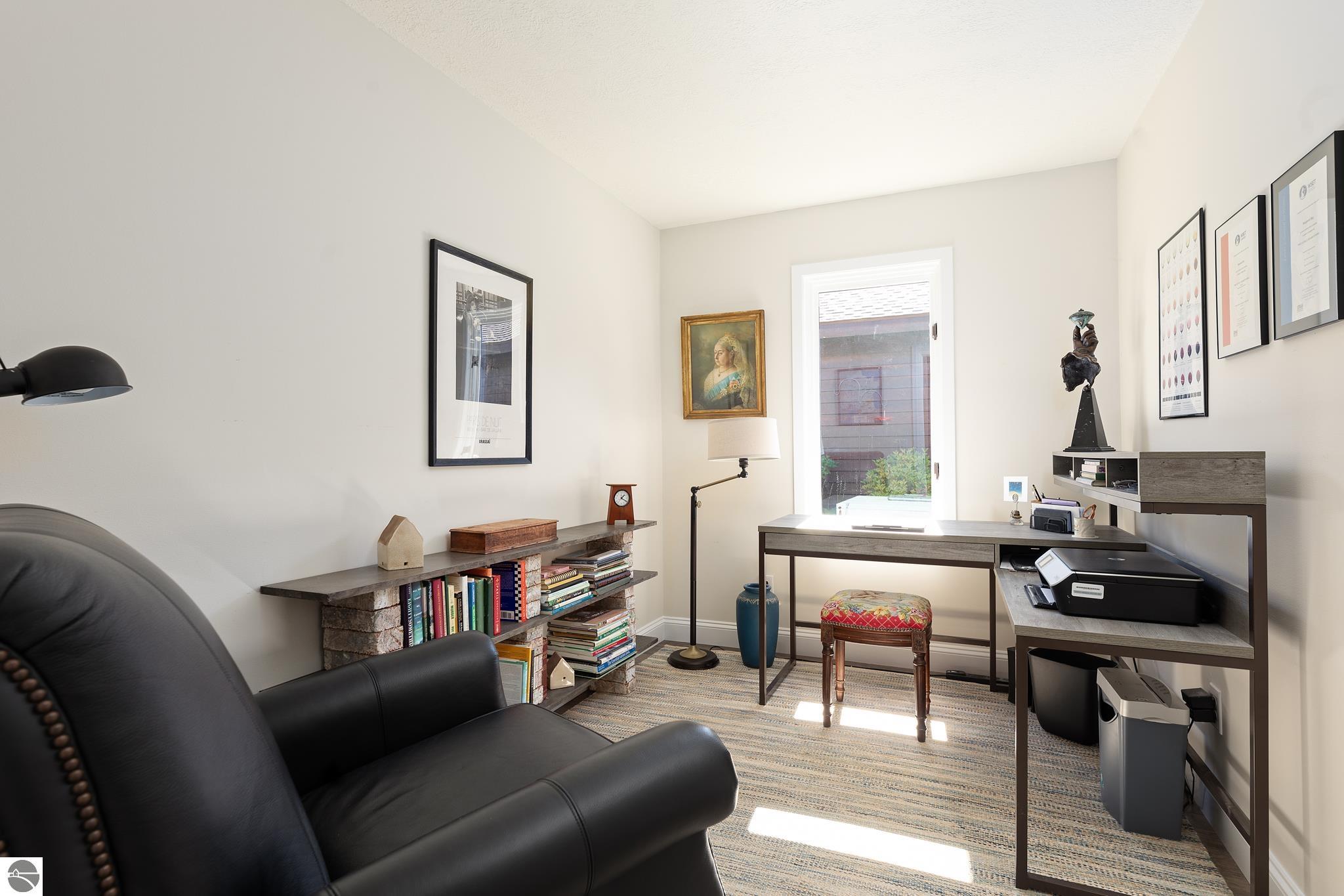2185 Hammond Place Center