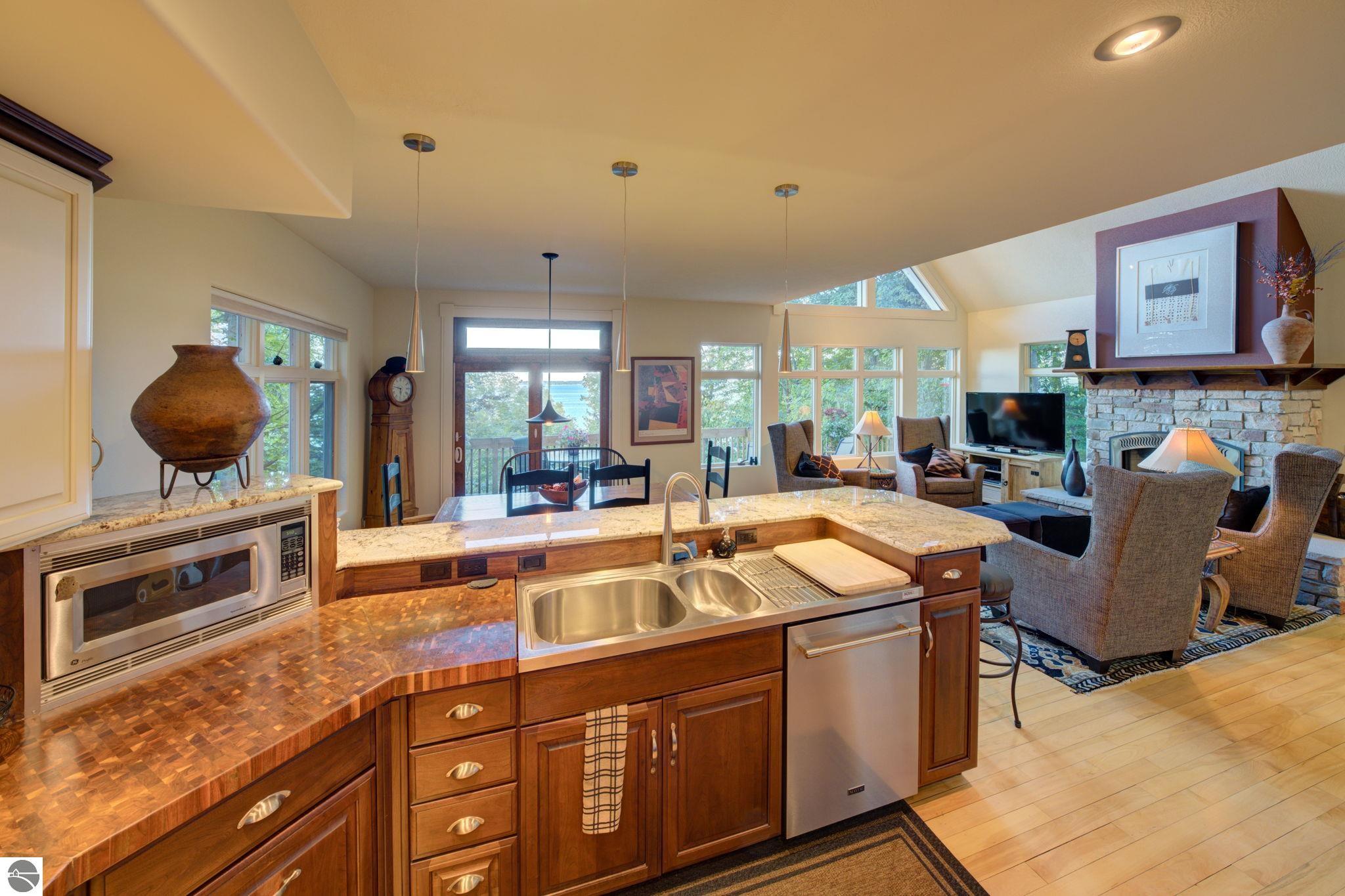 1031 S Bay View Trail
