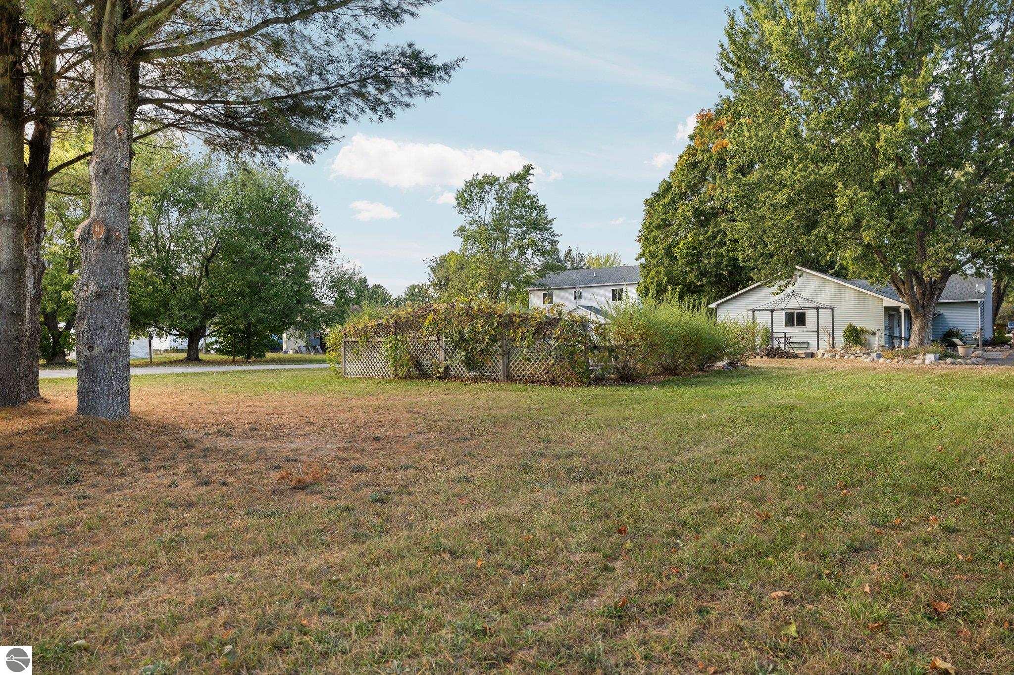 5249 W Mobile Trail