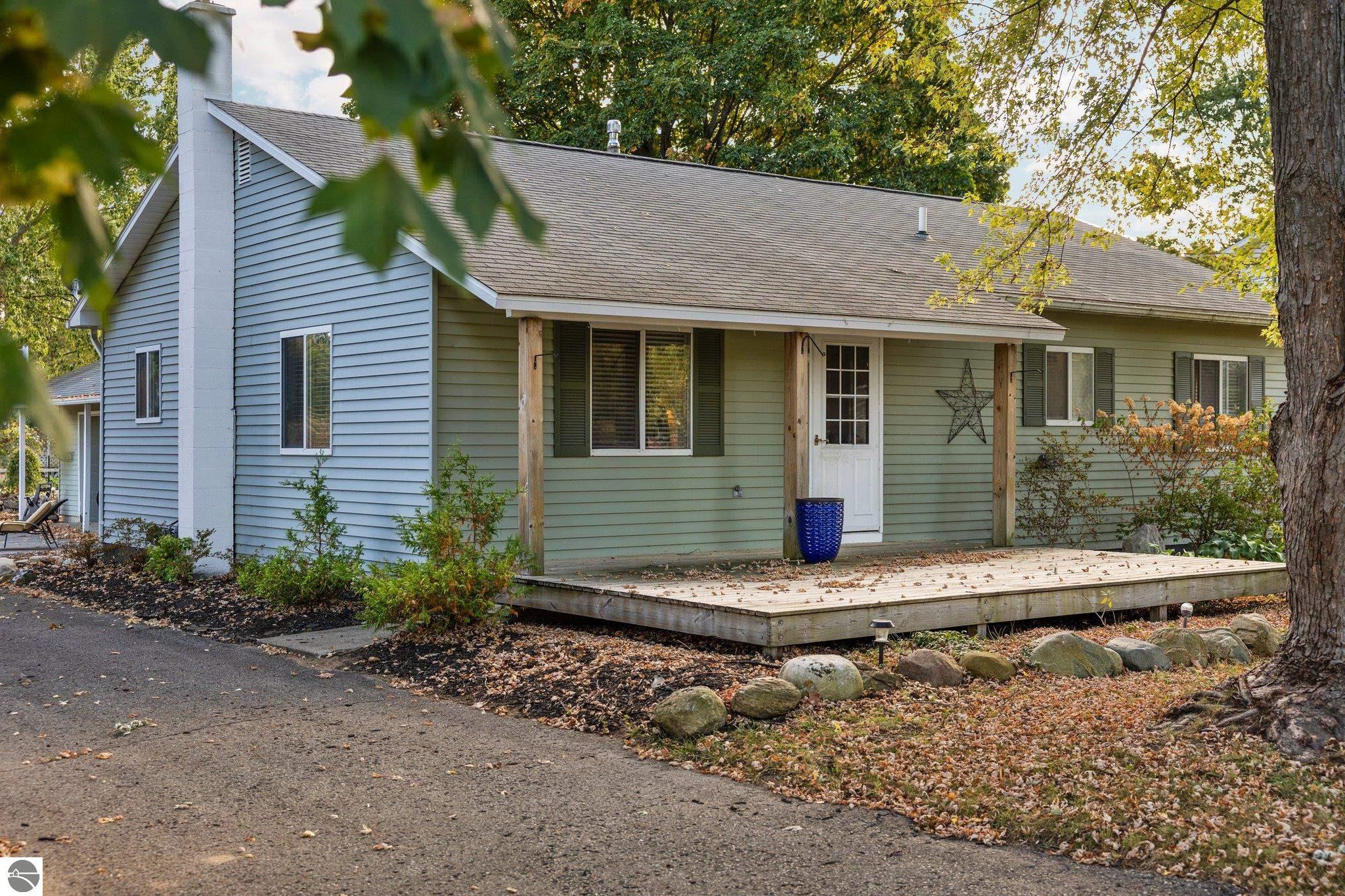 5249 W Mobile Trail