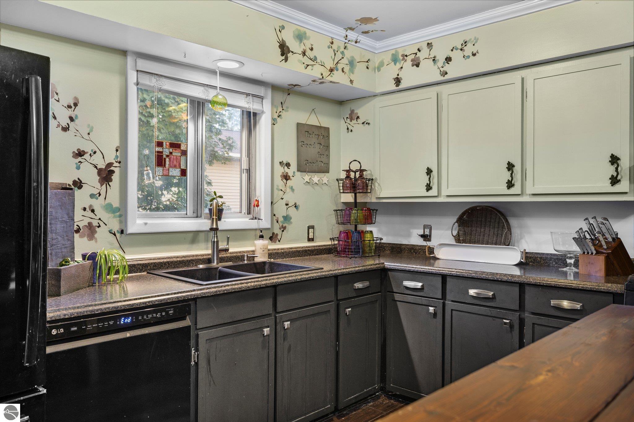 5249 W Mobile Trail