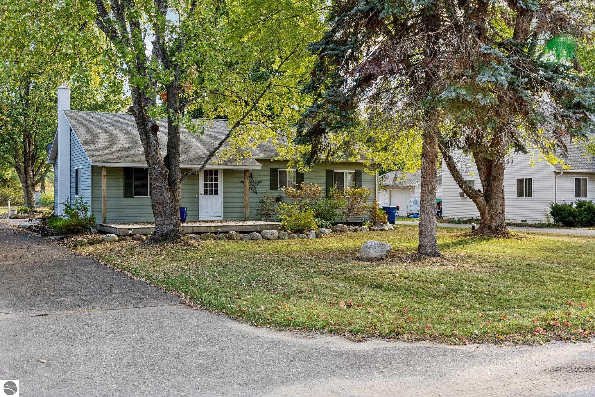 5249 W Mobile Trail
