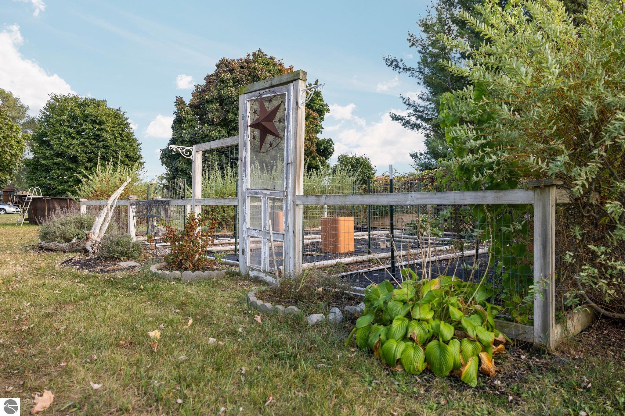5249 W Mobile Trail