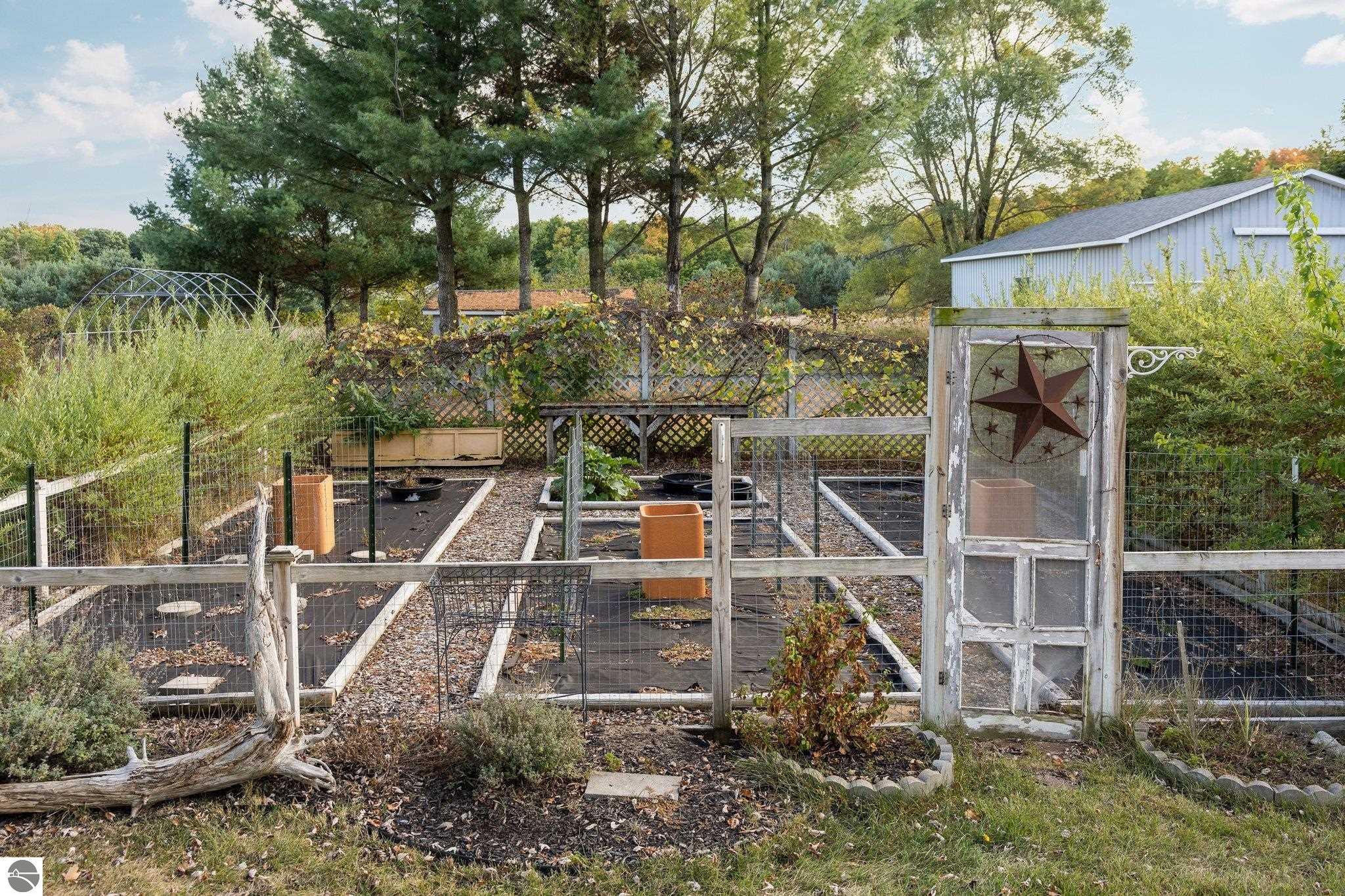 5249 W Mobile Trail