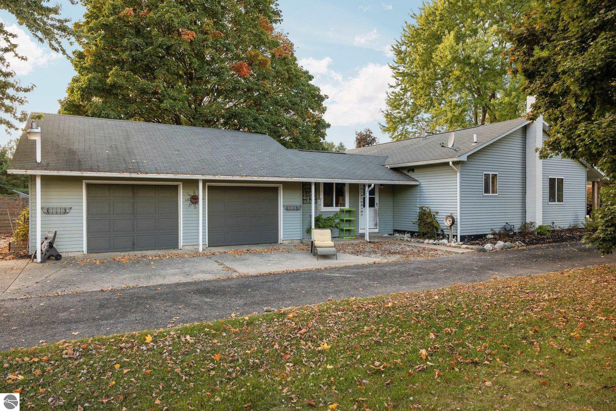 5249 W Mobile Trail