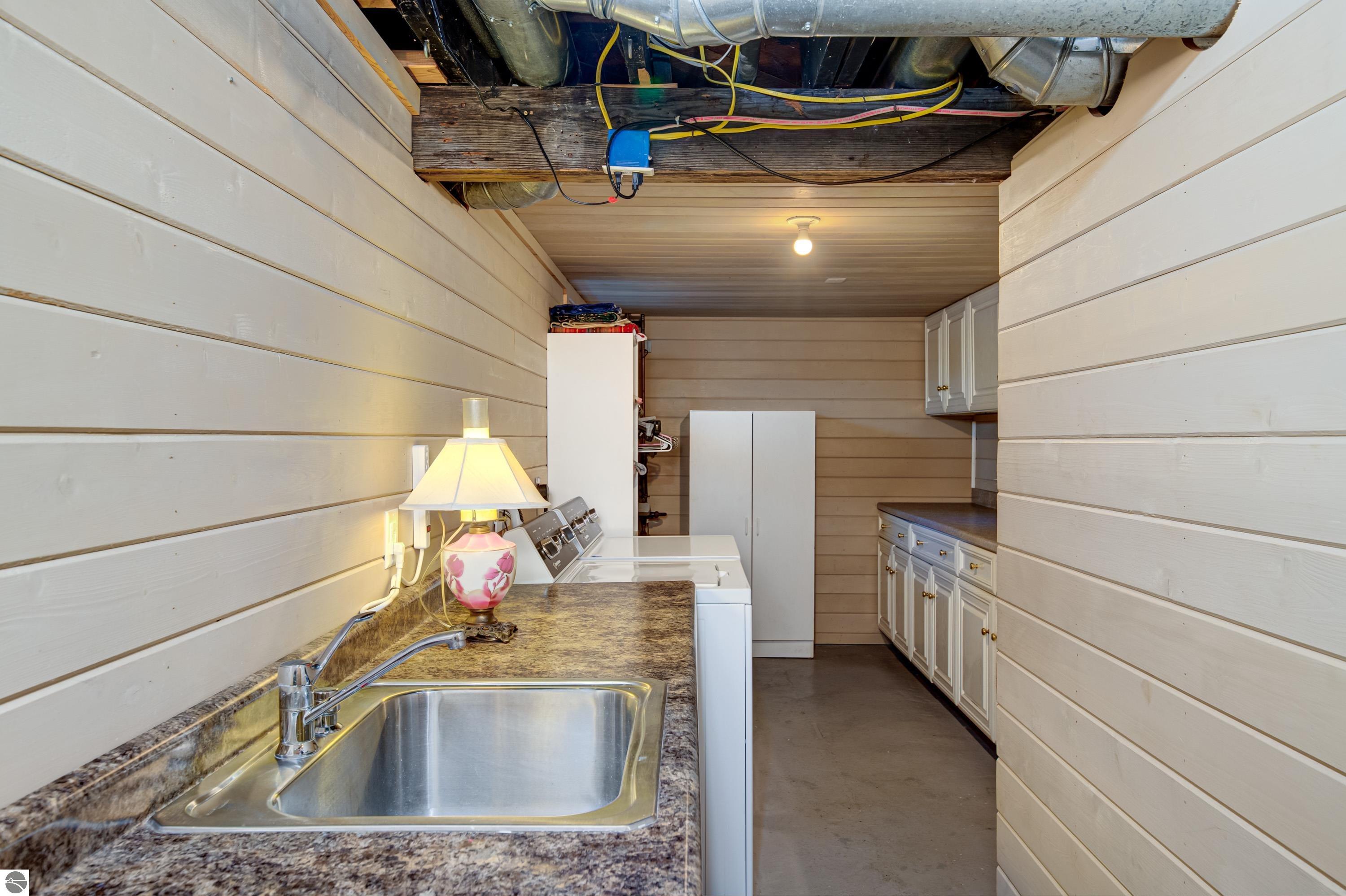 513 W 12th Street