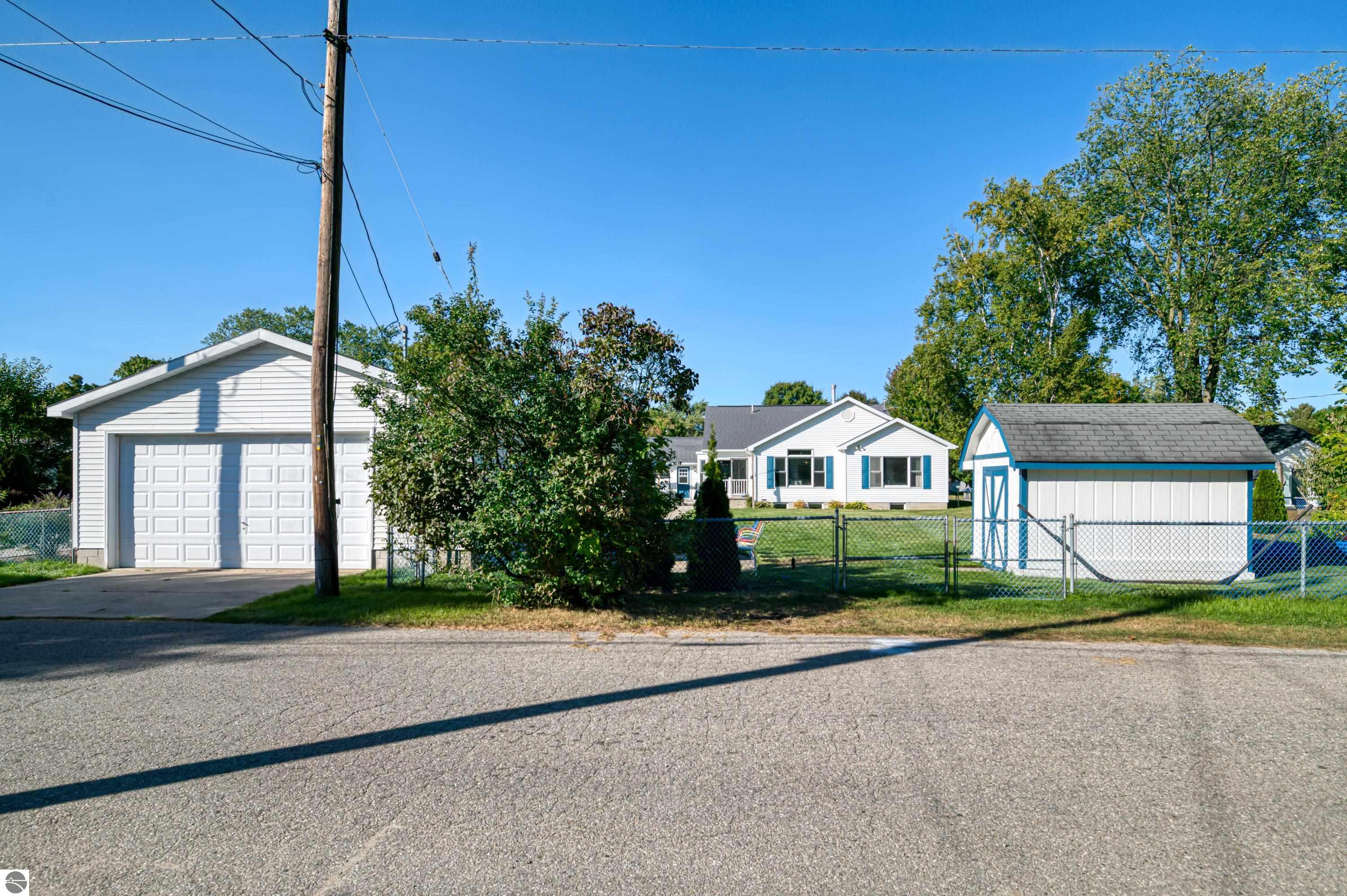 513 W 12th Street