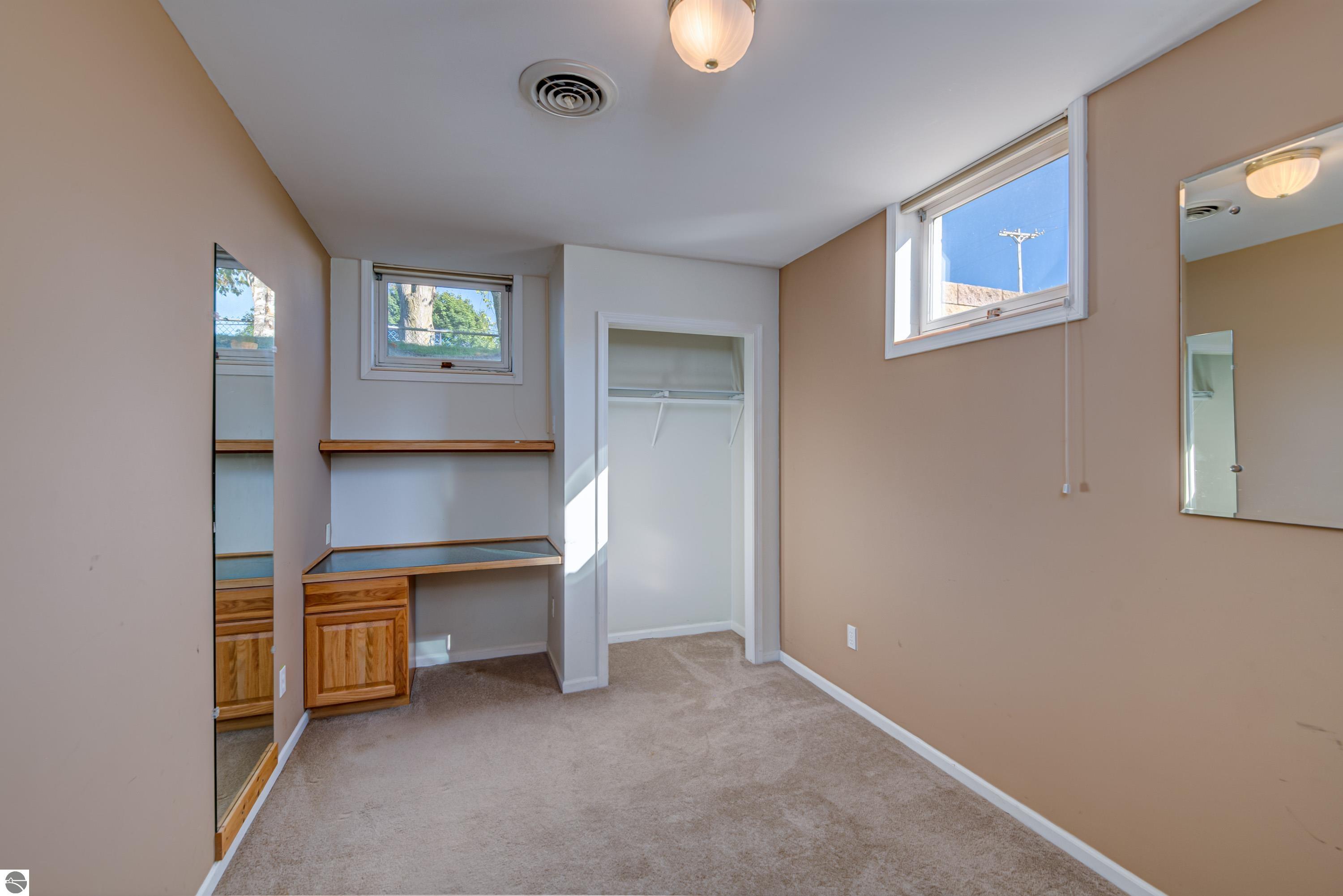 513 W 12th Street