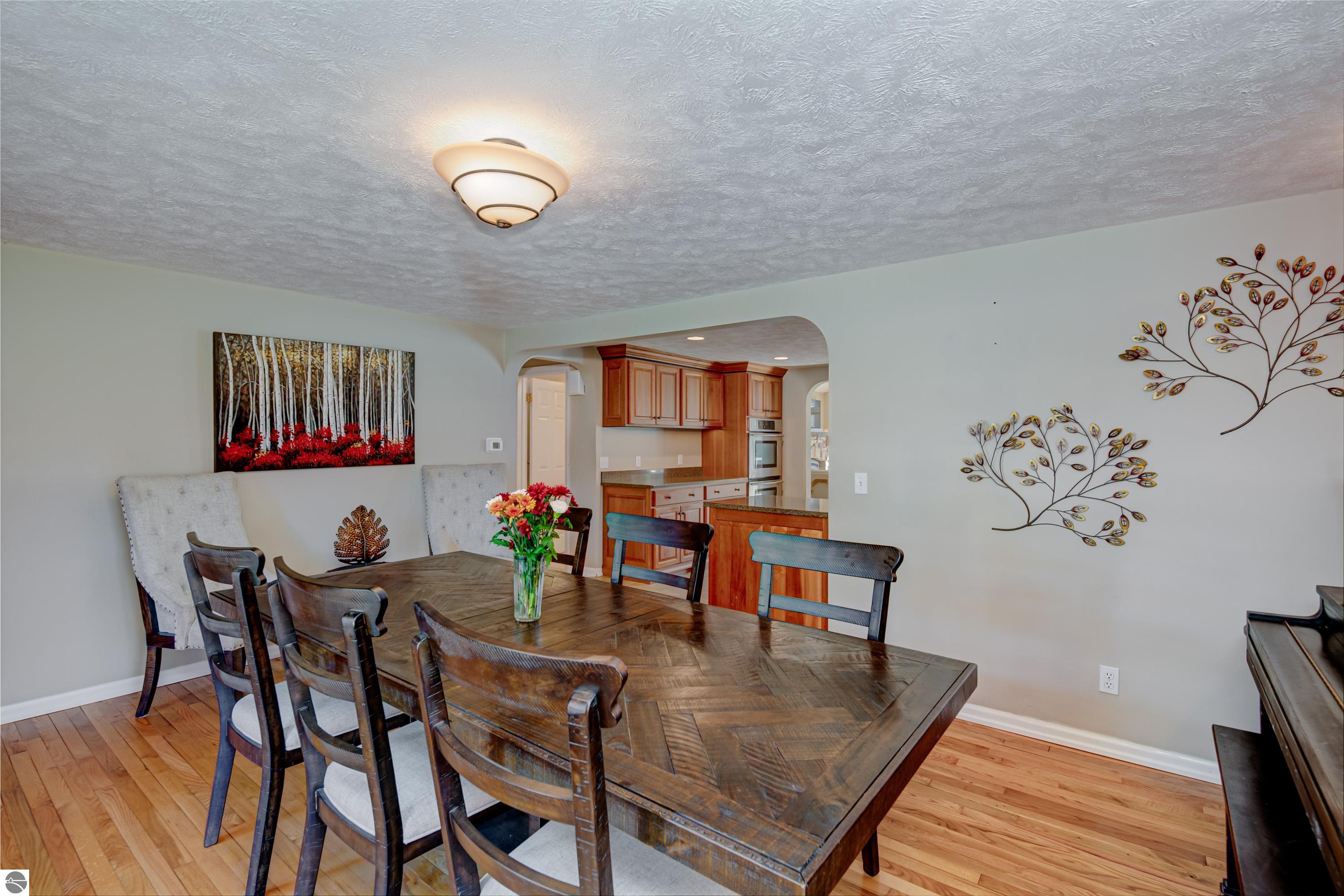 513 W 12th Street