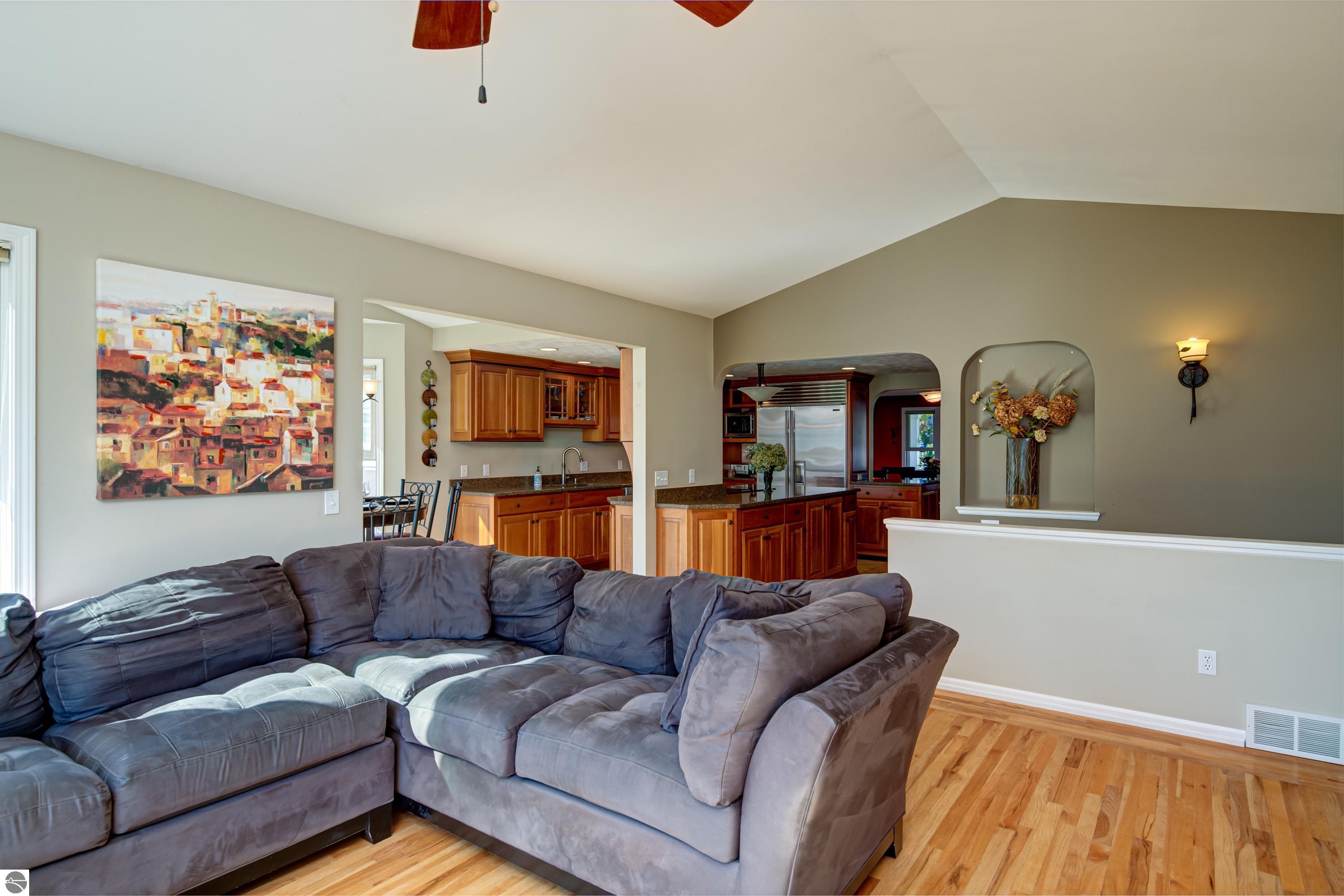 513 W 12th Street