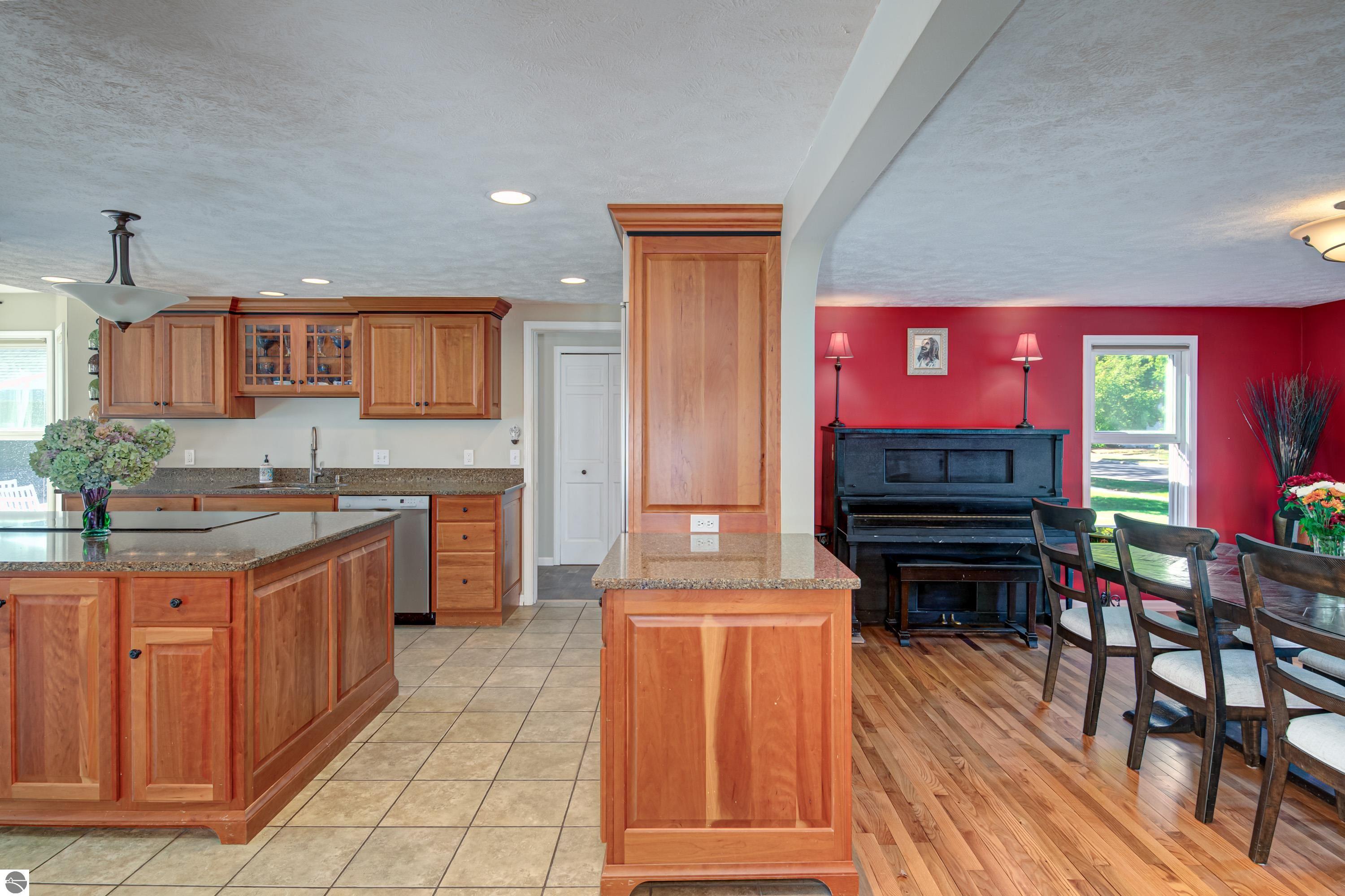 513 W 12th Street