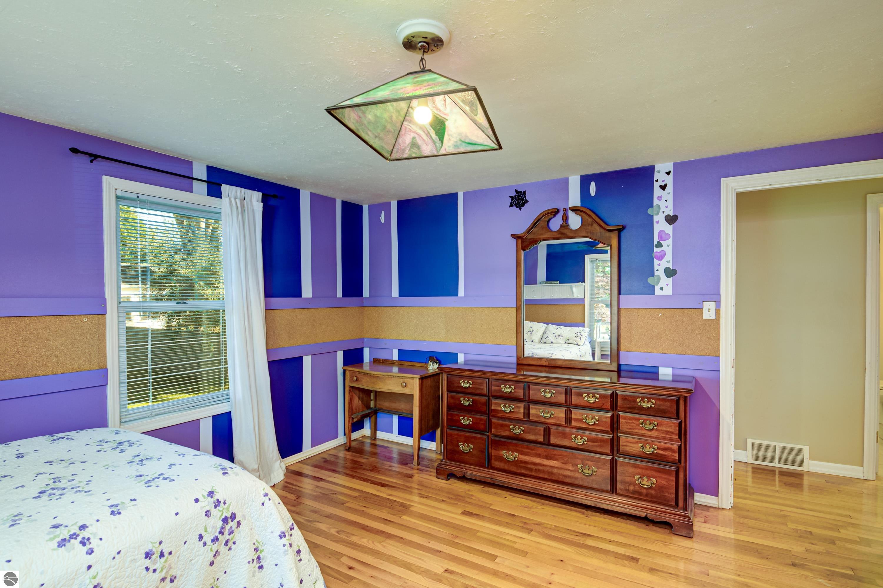 513 W 12th Street