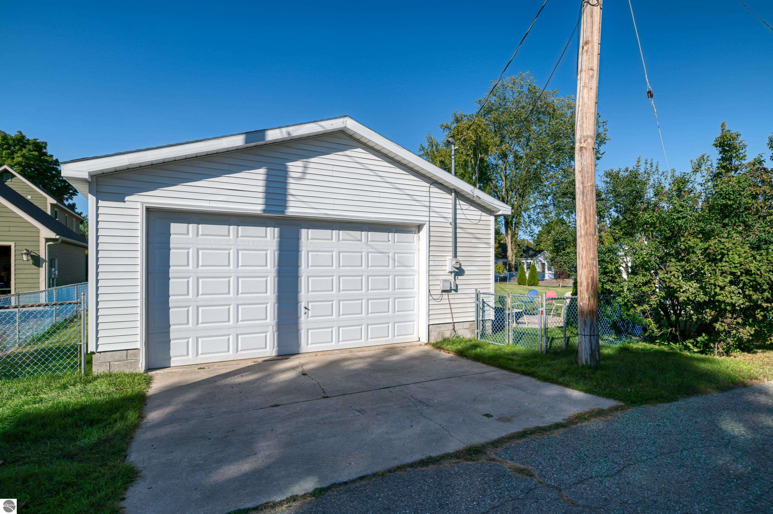 513 W 12th Street