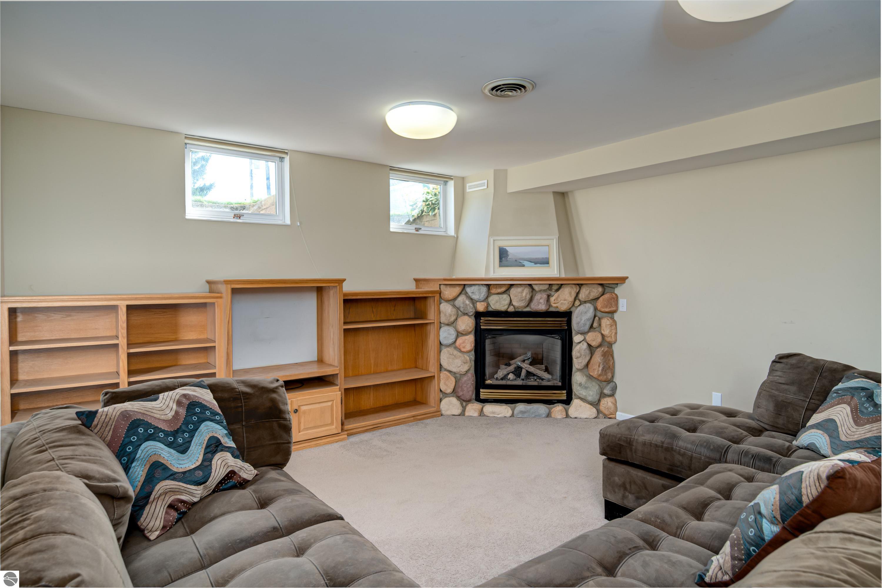 513 W 12th Street